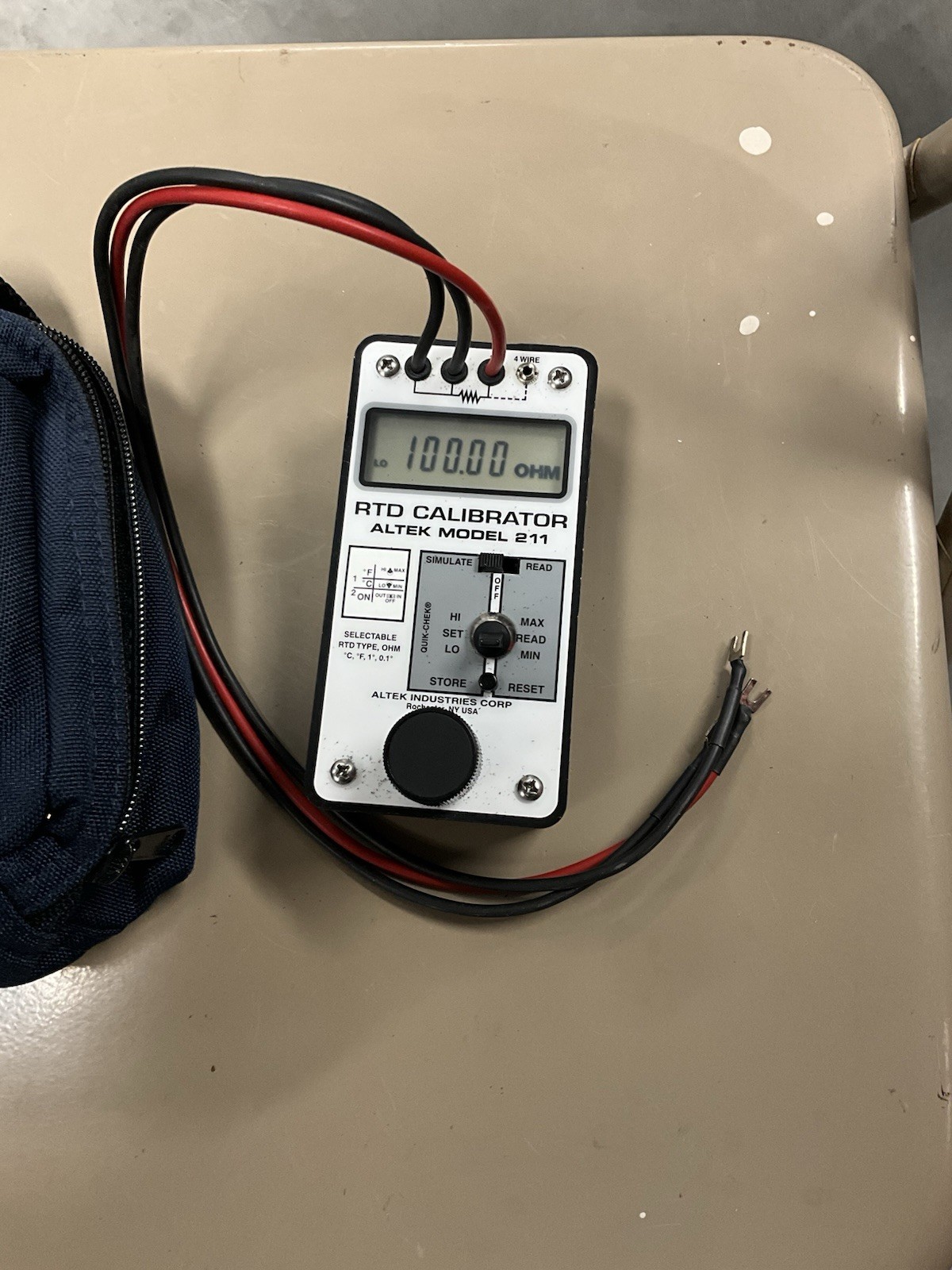ALTEK RTD CALIBRATOR MODEL 211 WITH CASE POWERS ON