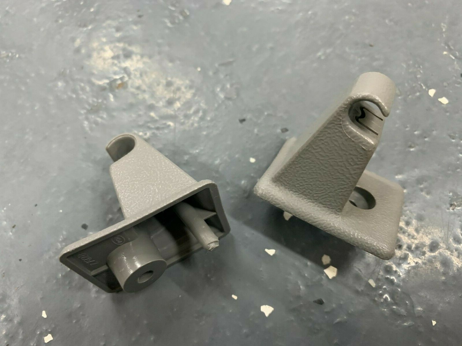 95-00 CHEVY GMC TRUCK SUN VISOR SHADE CLIPS GRAY SILVERADO YUKON SUBURBAN  97 96