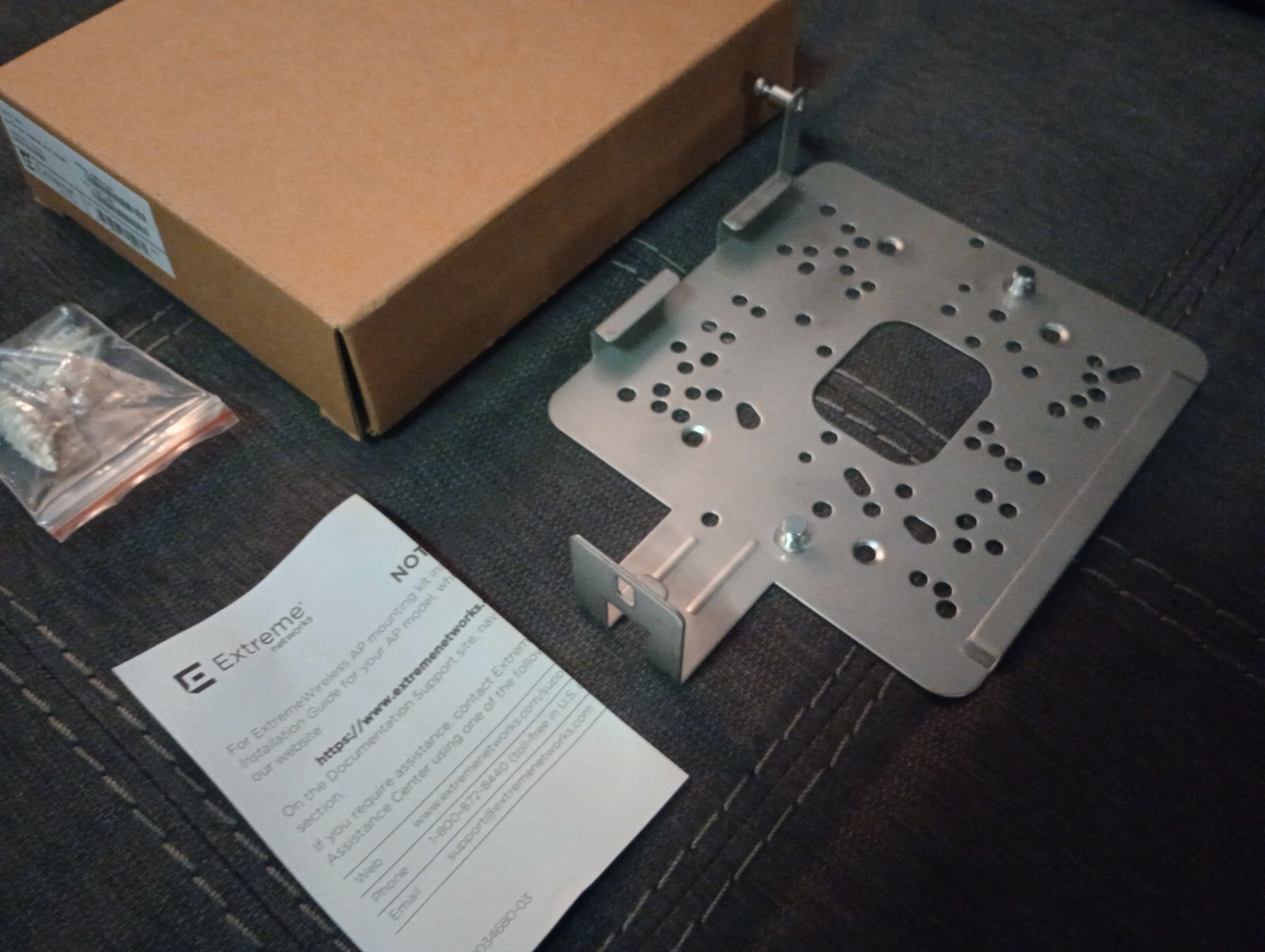Extreme Networks WS-MBI-WALL03 Bracket Mount for Wireless Access Point W/ SCREWS