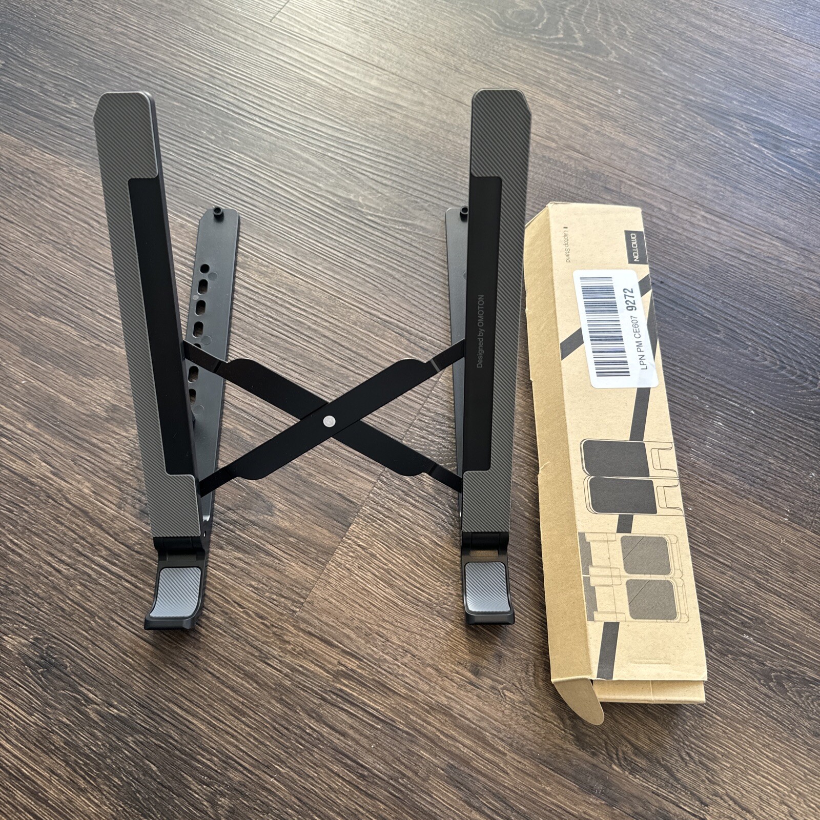 omoton laptop stand