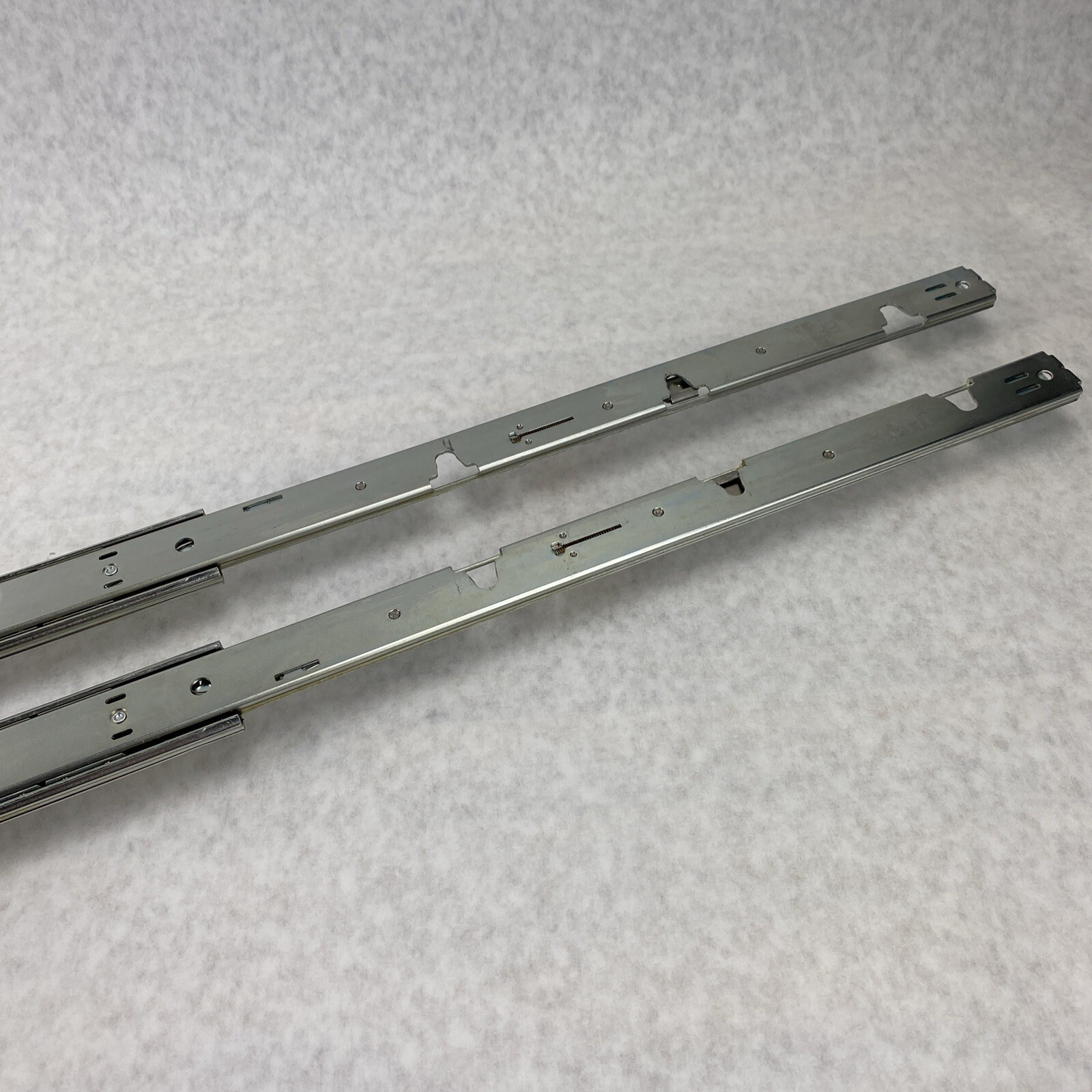 Accuride 03142 Medium-Duty Full Extension Drawer Slide