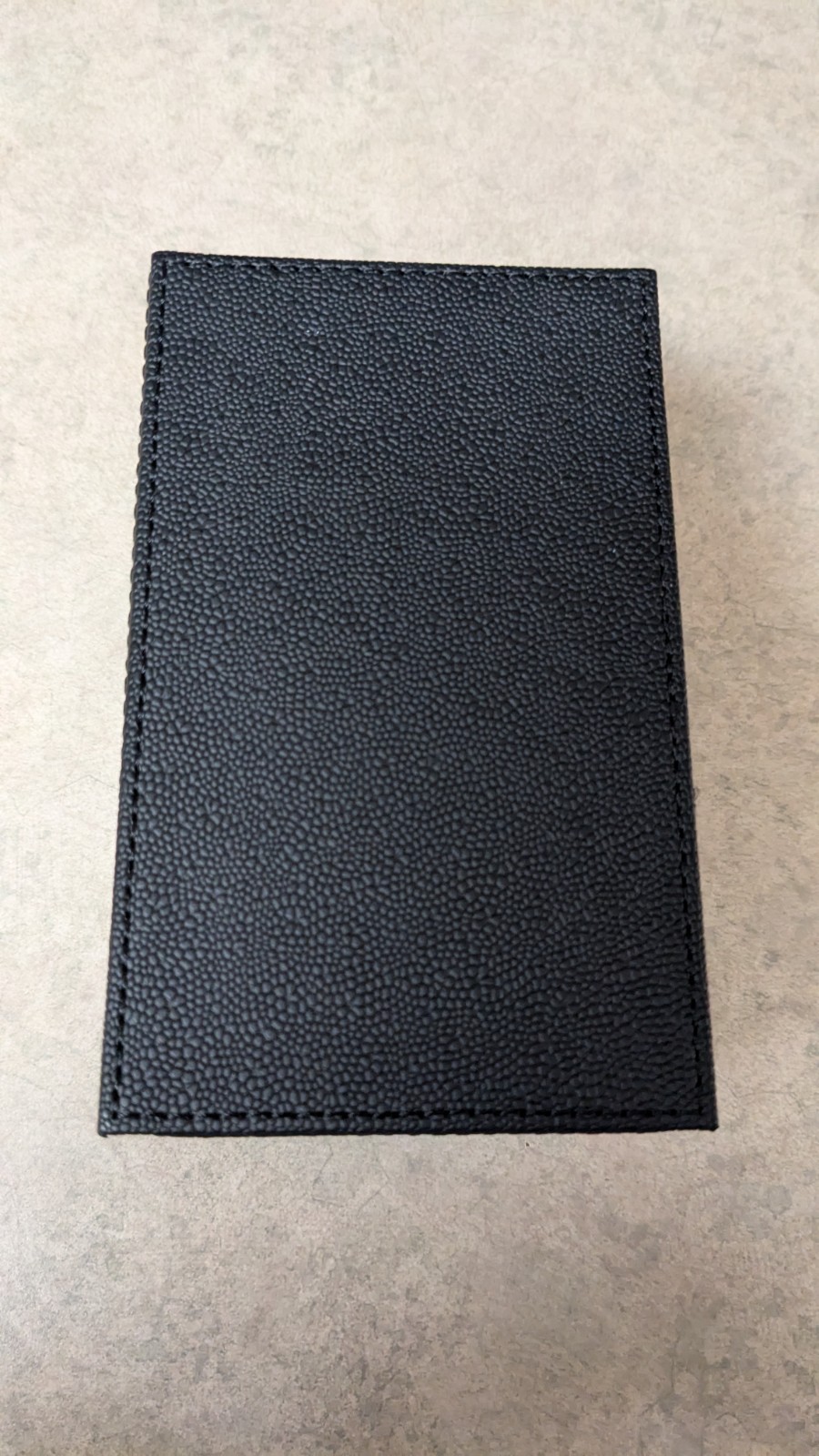Dragon Shield Next 100 Deck Box Black and Red - Great condition! Commander!
