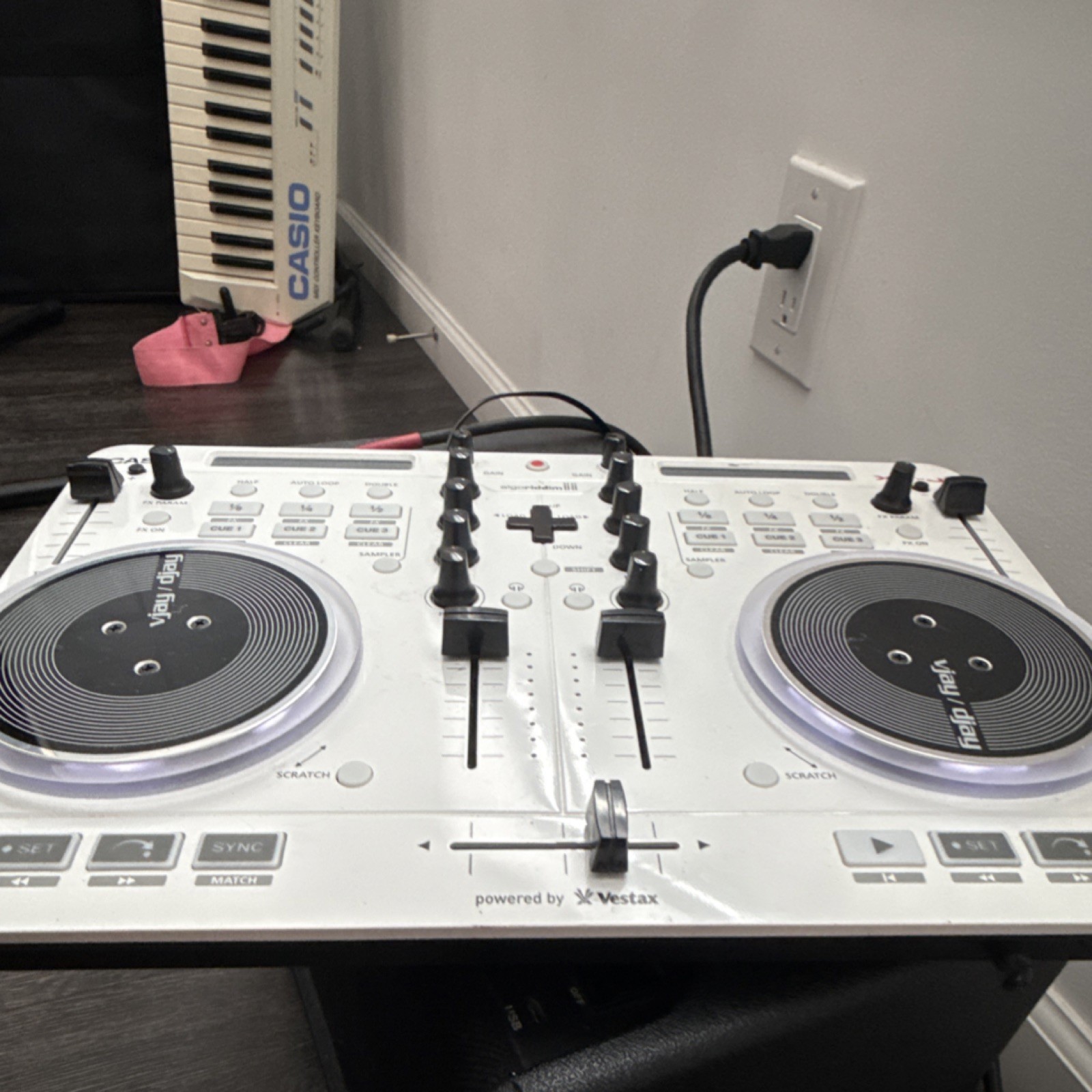 Casio XW-J1 Double Deck DJ Controller, Loop/Sampler, Built-in Mixer, White