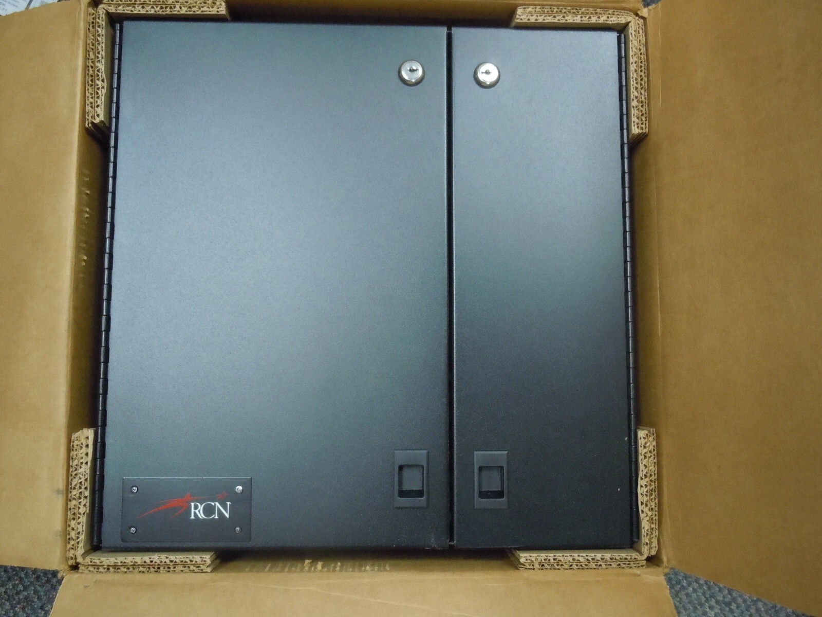24 port fiber optical enclosed wall cabinet 24 SCAPC Ports and tails rcnb-24ny
