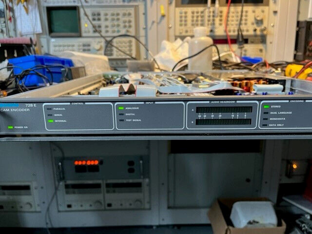 TEKTRONIX 728E NICAM ENCODER POWER UP PASSES SELF TEST! SUPER CLEAN INSIDE