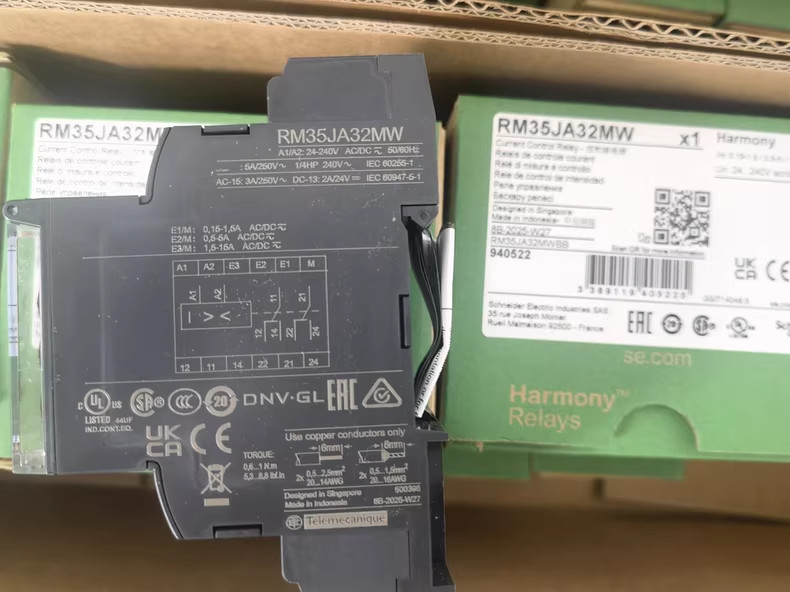 SCHNEIDER ELECTRIC RM35JA32MW / RM35JA32MW (BRAND NEW)