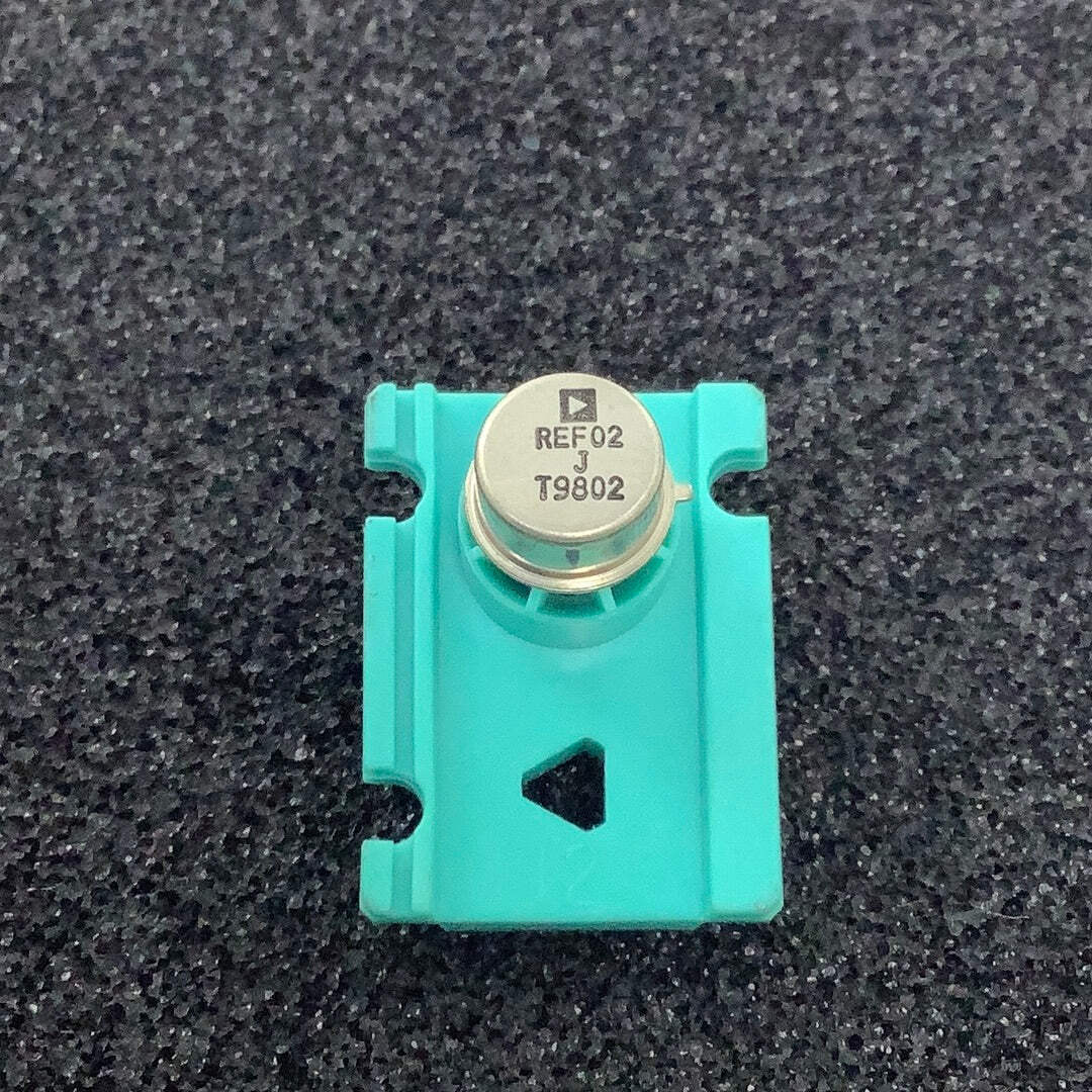 REF02J - AD - +5V Precision Voltage Reference/Temperature Trangsducer