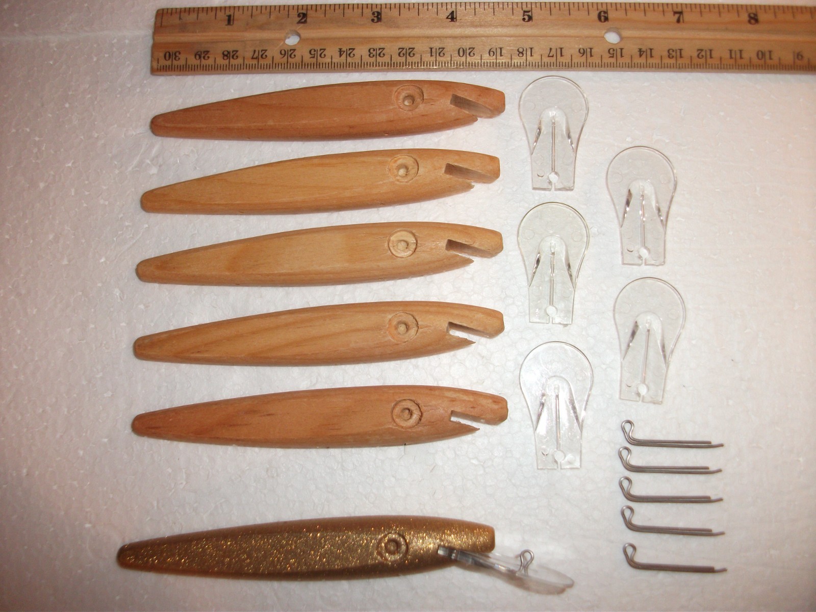 LOT OF 5 WOODEN FISHING LURE BLANKS WITH LIPS SAM GRIFFIN LURES