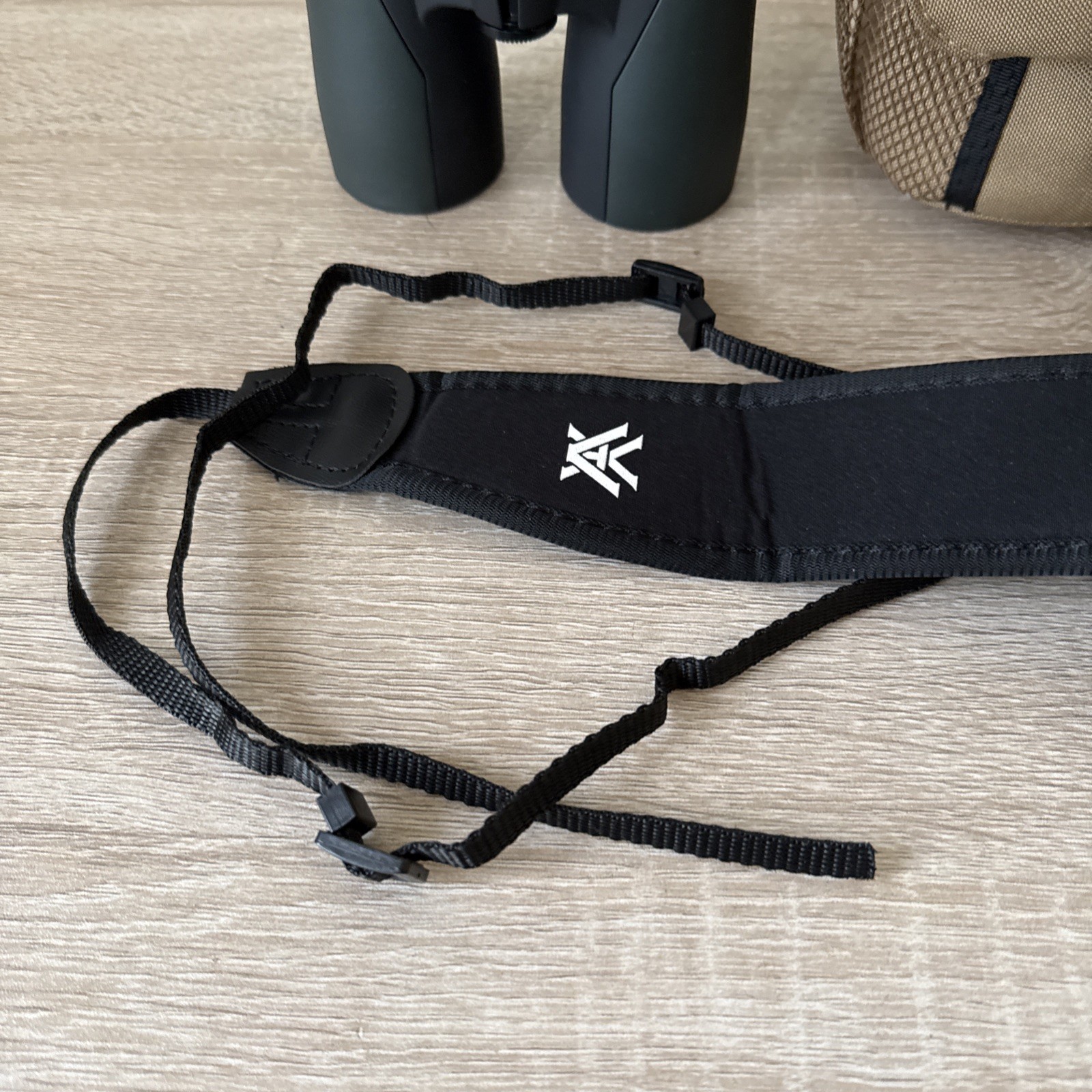 VORTEX CROSSFIRE HD 8X42 Binoculars w/ Case - Excellent
