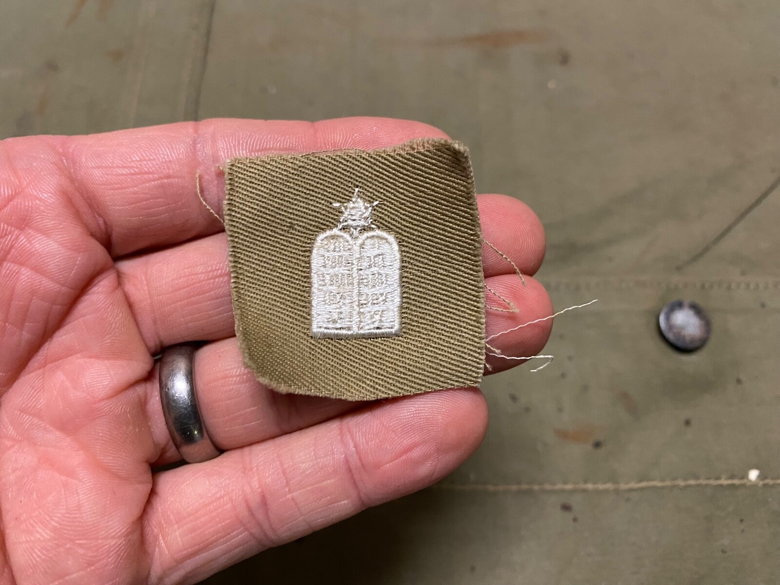 RARE ORIGINAL WWII US ARMY SHIRT OFFICER SEW ON JEWISH RABBI OFFICER INSIGNIA