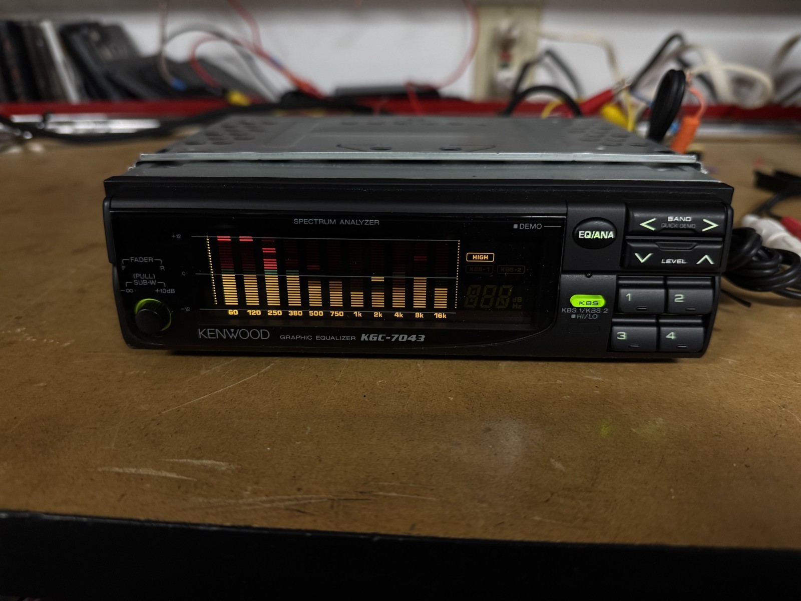 Kenwood KGC-7043 Rare Spectrum Equalizer