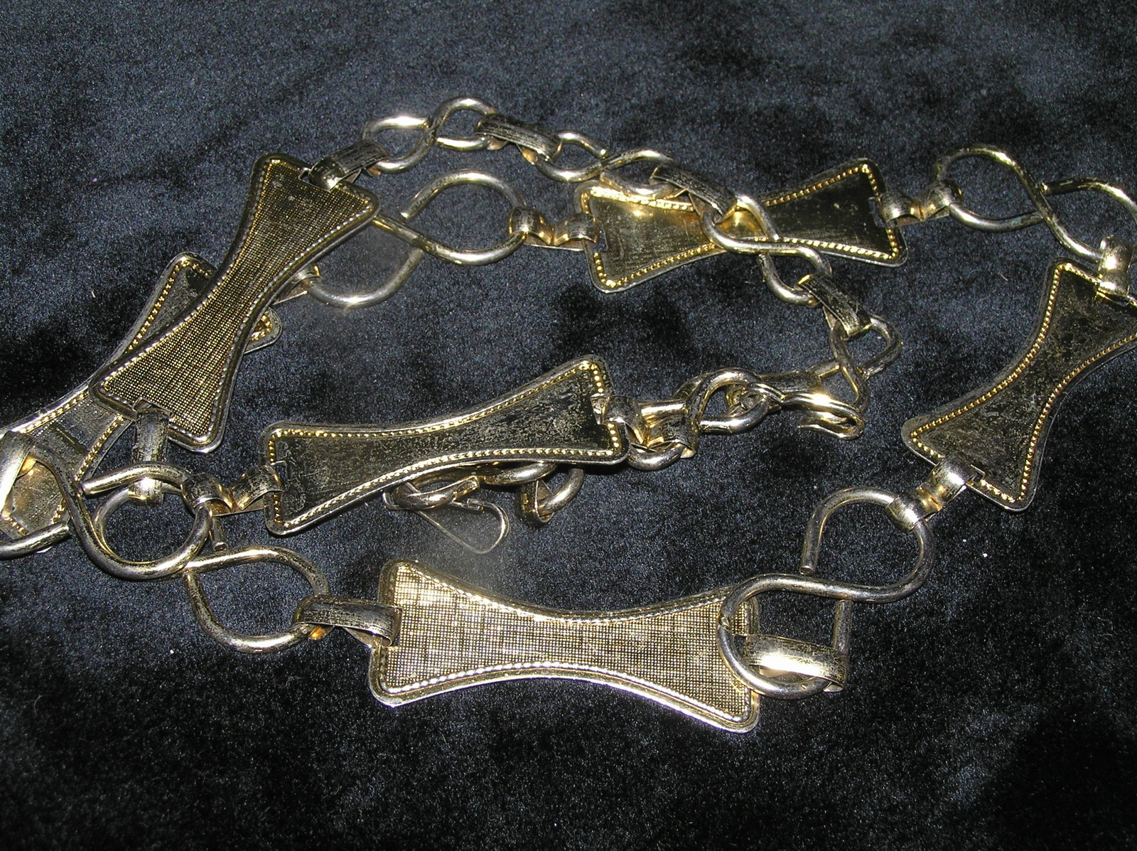 Estate Light Goldtone Concave Rectangle & Figure 8 Metal Link Belt – 38 inches