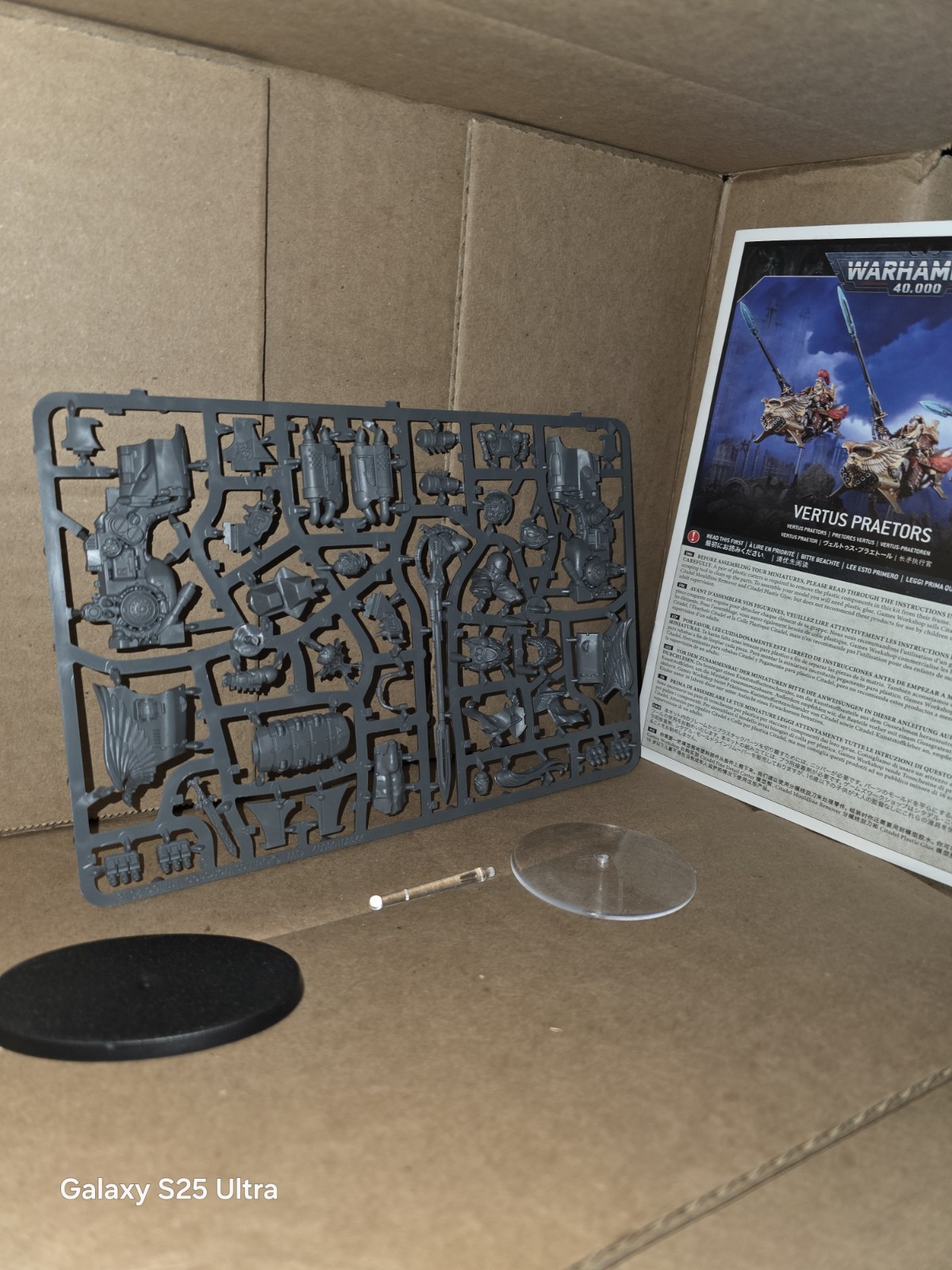 Games Workshop Adeptus Custodes: Vertus Praetor Single Model NoS Used