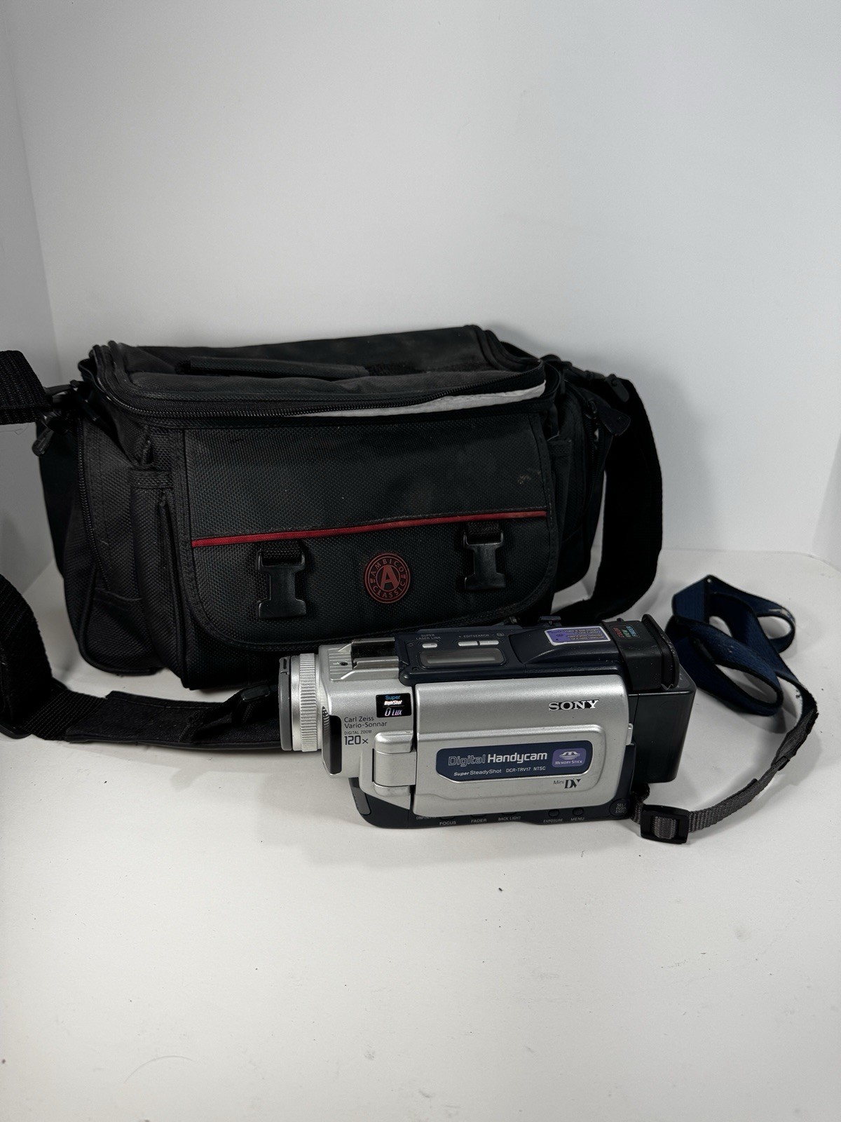 Sony DCR-TRV17 Digital Handycam MiniDV Camcorder w/ Battery & Case Untested