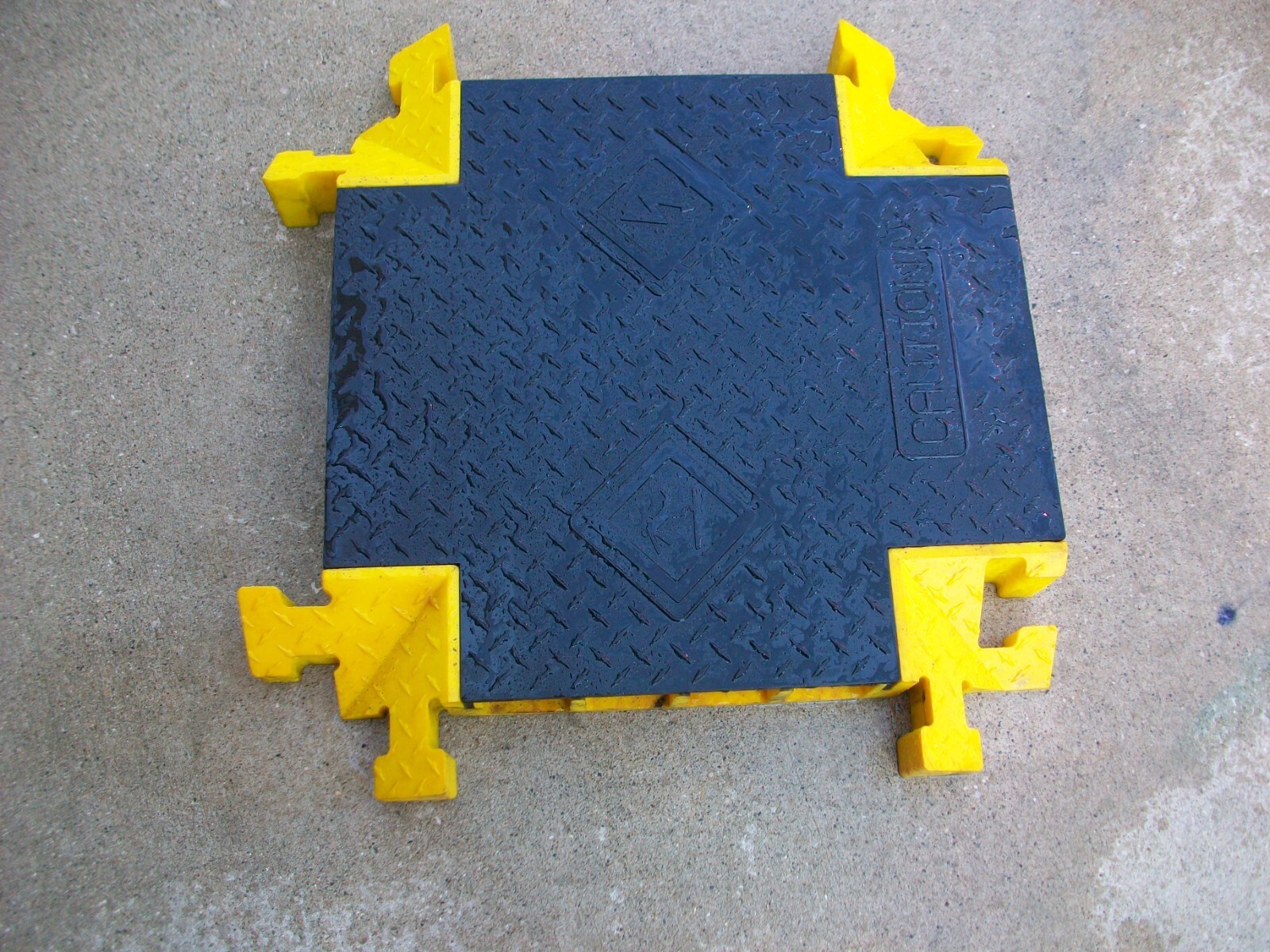 Peterson Systems Bumble Bee 4 Channel Cable Protector "T" Blaack/Yellow