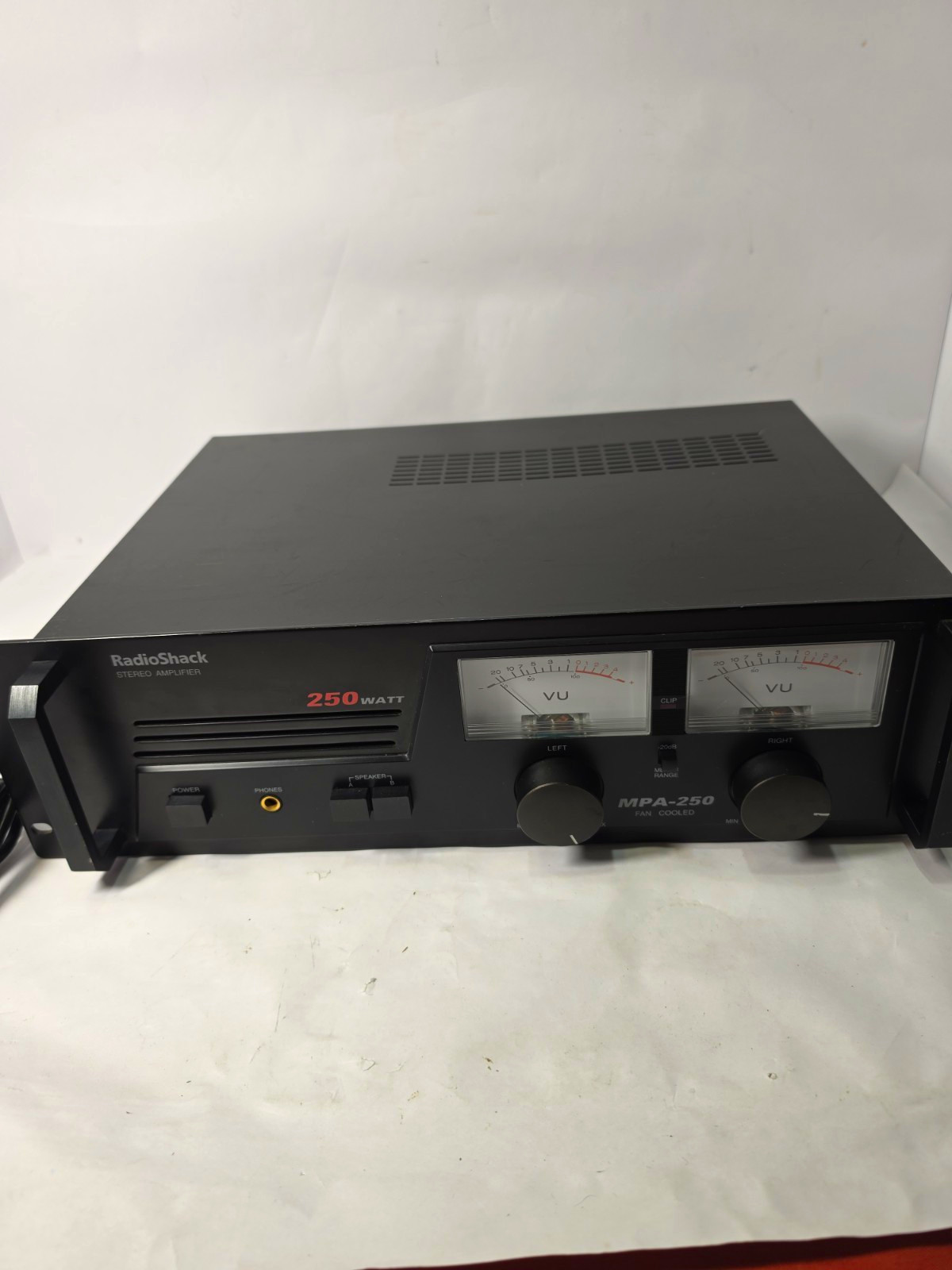RadioShack MPA-250 250W 2-Channel Stereo Power Amplifier Rack Mount Fan Cooled