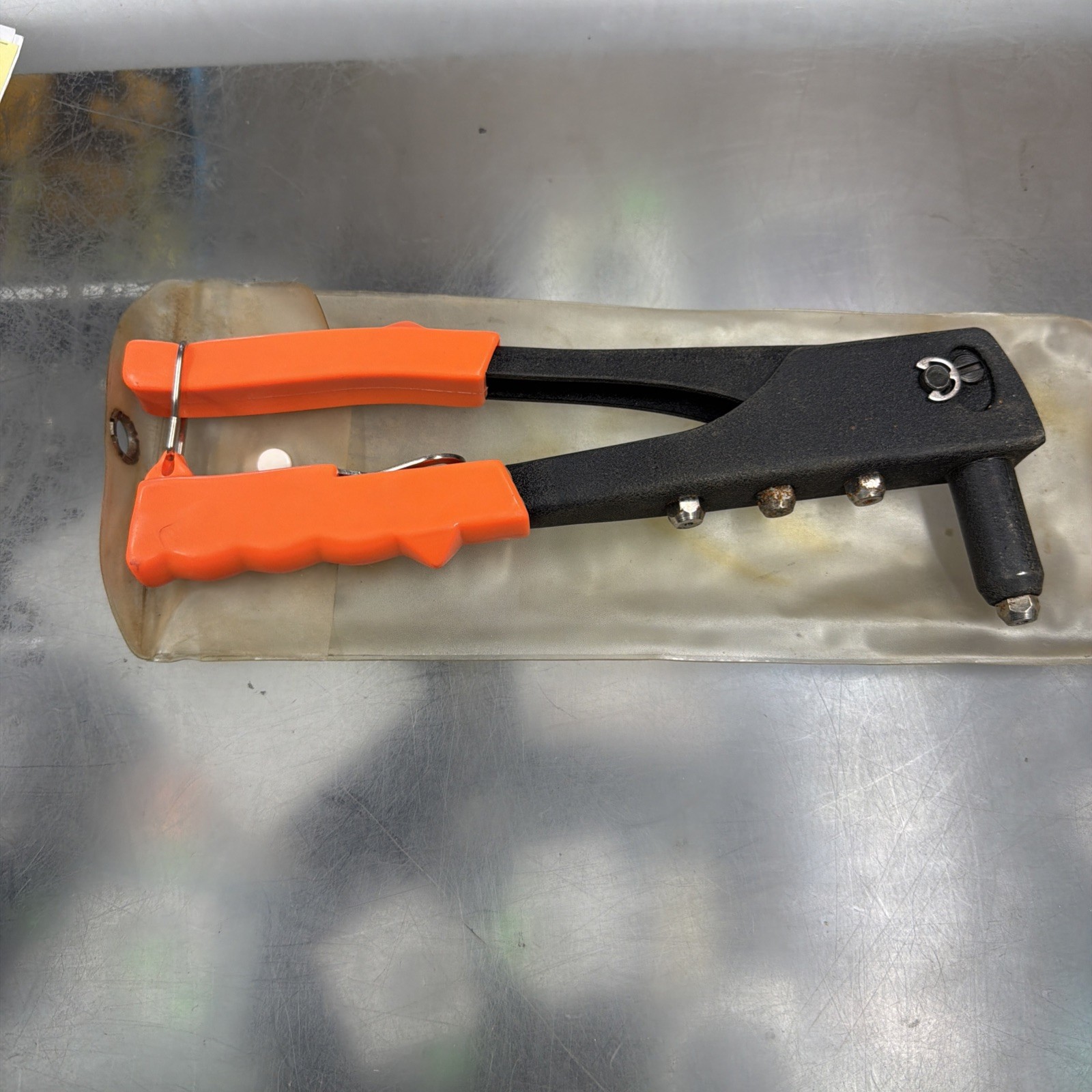 Arrow RH200 Pop Rivet Gun Uses 3/32 1/8 5/32 3/16 Rivets Orange Handles