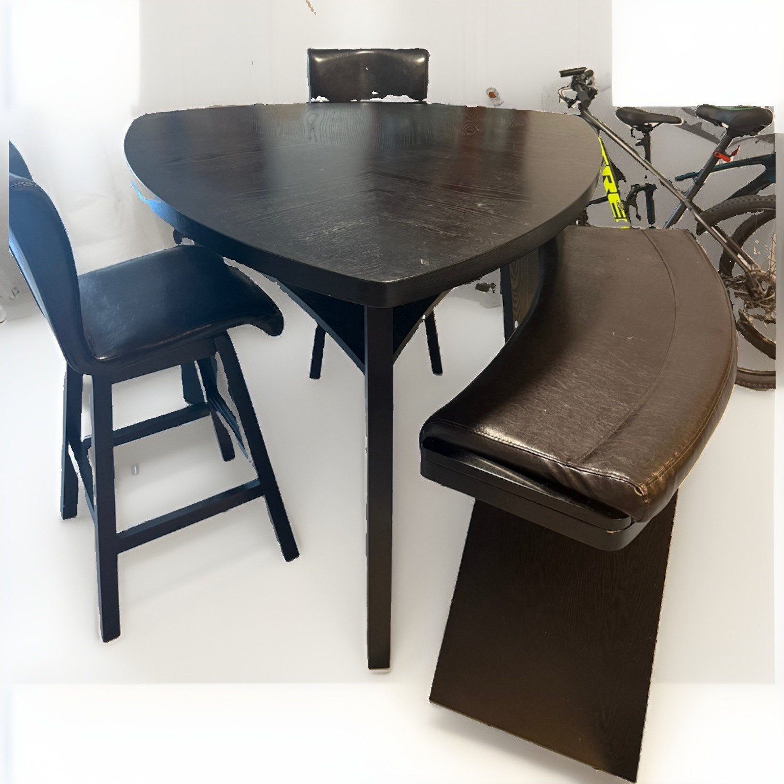 ROOMS TO GO modern dining room set table 4 chairs