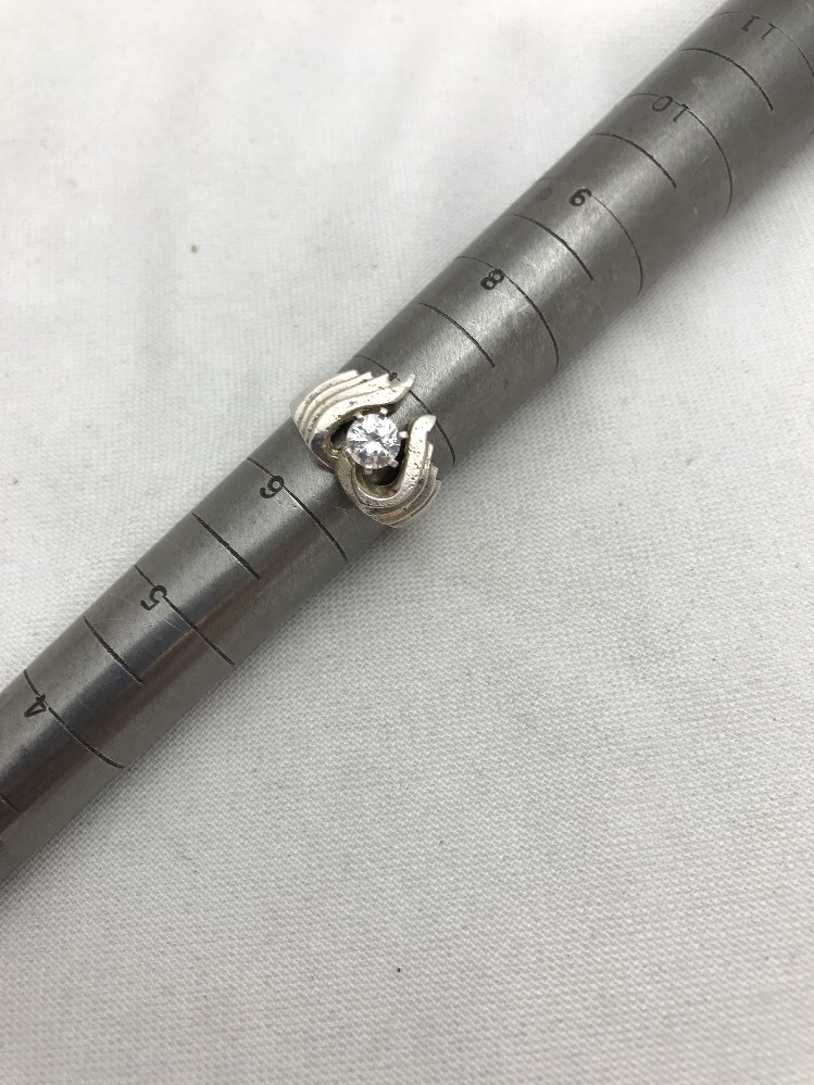 Sterling Silver .925 5.5m Round Solitaire Abstract Heart Shaped Ring