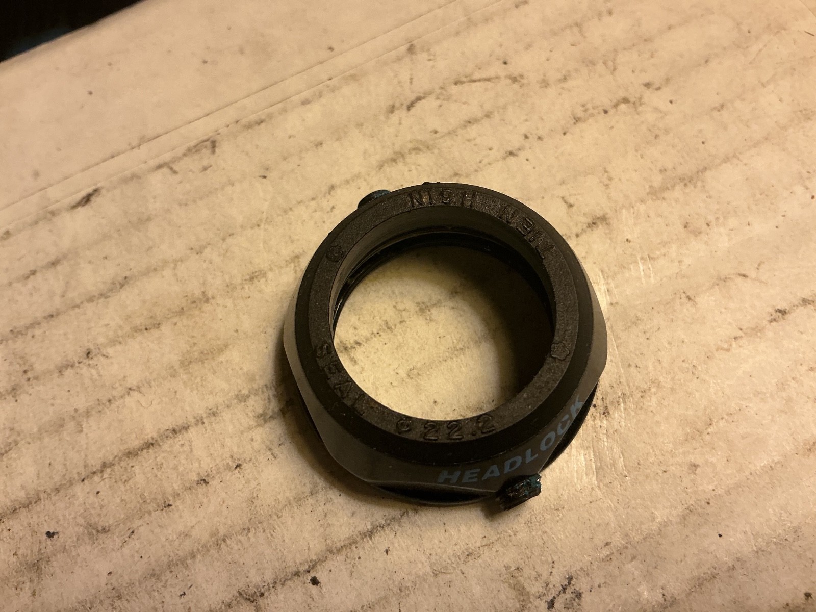 DELTA headset locking top-nut Blk 1" threaded 22.2mm
