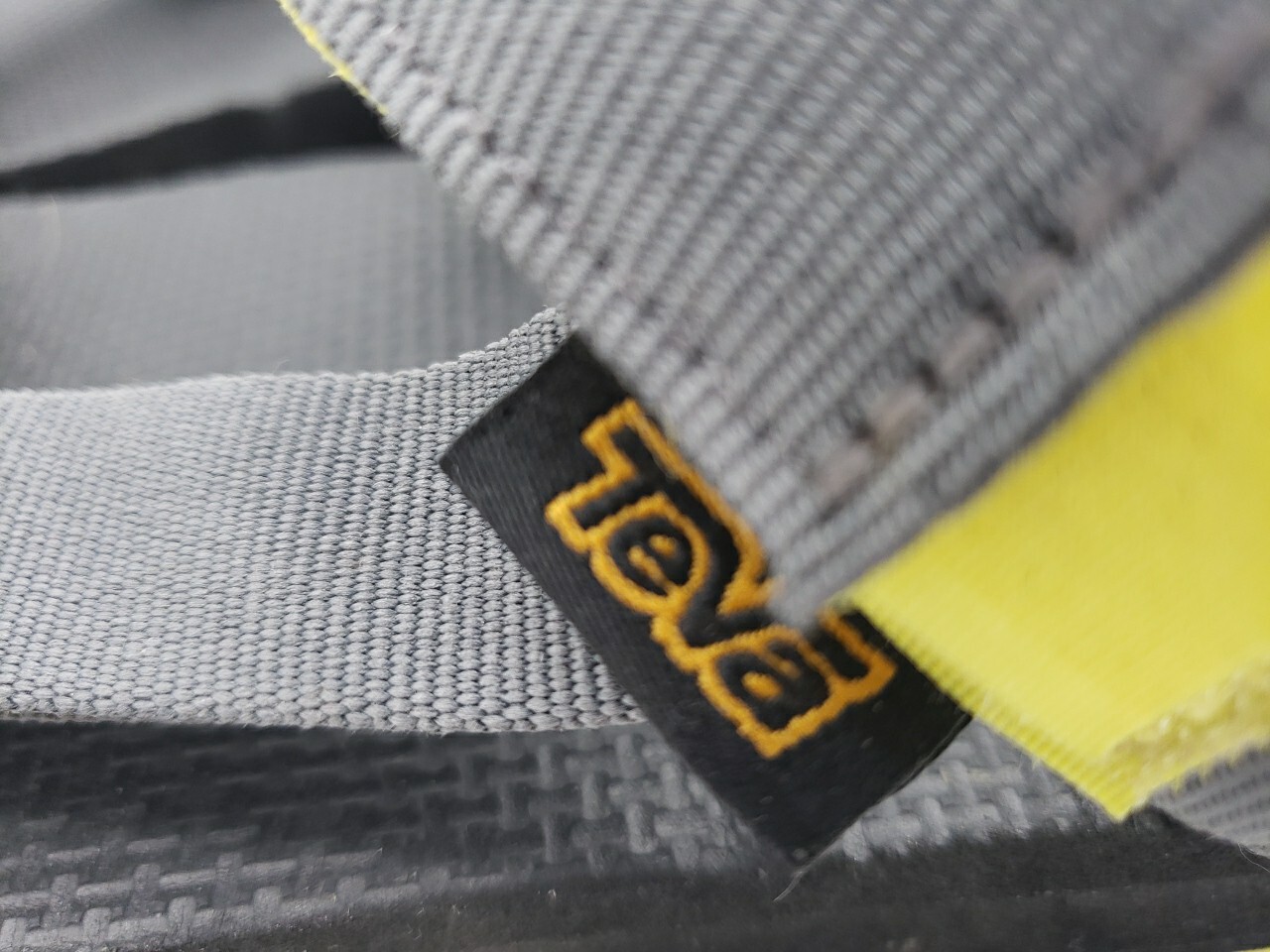 TEVA MEN'S GRAY CONTRASTING YELLOW HOOK LOOP SANDALS 10 S/N 1004006