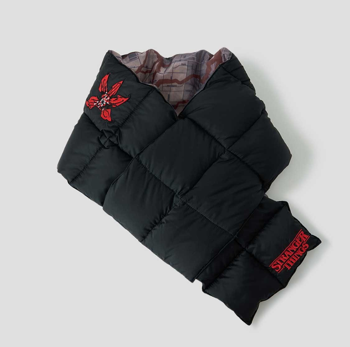 Graniph Stranger Things: The Unknown World Reversible Down muffler Black Japan