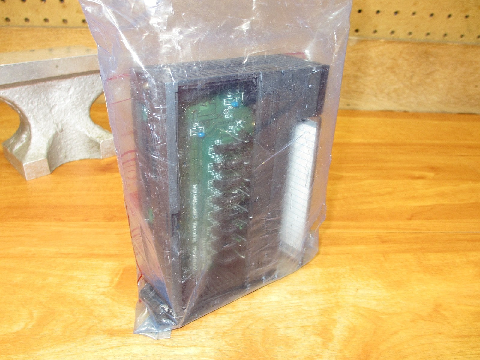 Mitsubishi A1SY68A *NEW OLD STK* Output Unit Module