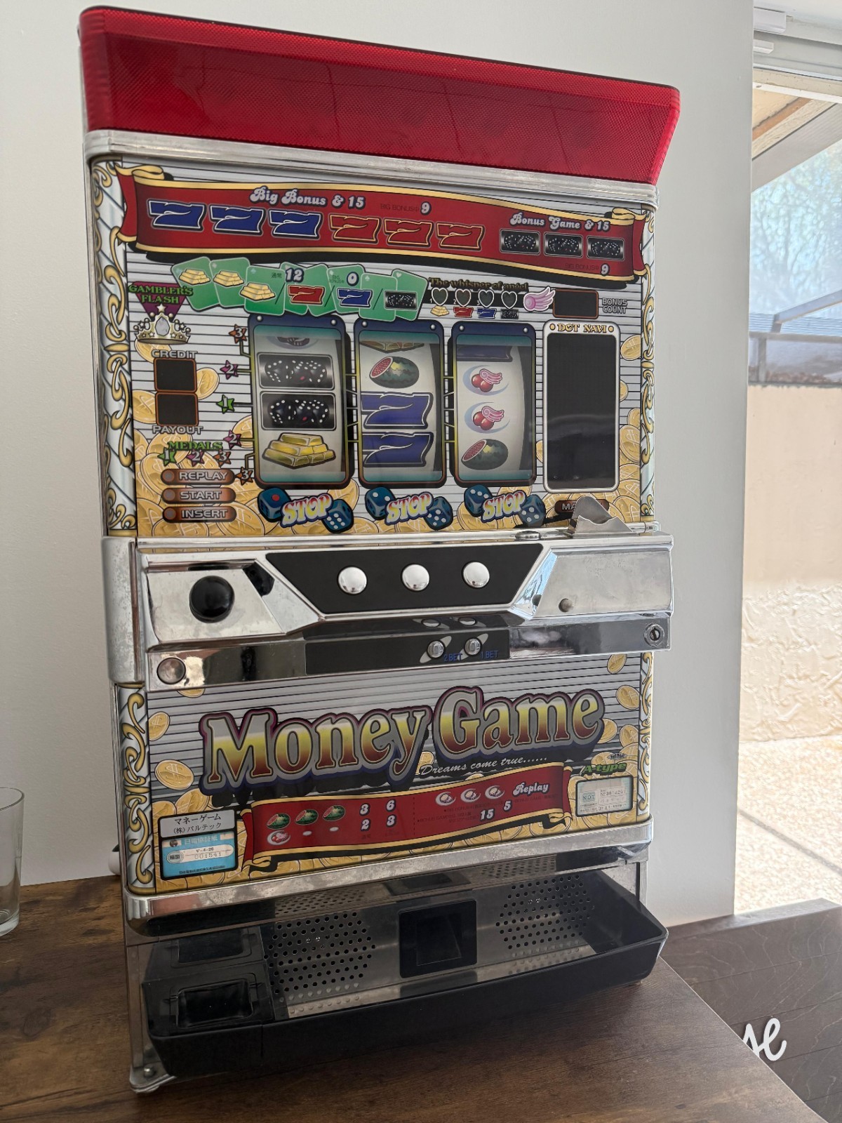 Pachislo Money Game Slot Japan Vintage! Working hgge bag of tokens included
