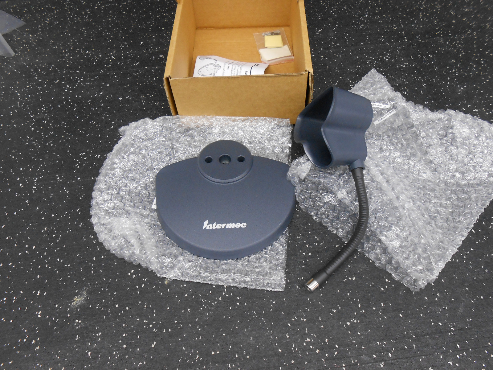 INTERMEC 203-845-001 SR30 HANDFREE STAND FOR SR30 DURABLE 1D/2D SCANNER