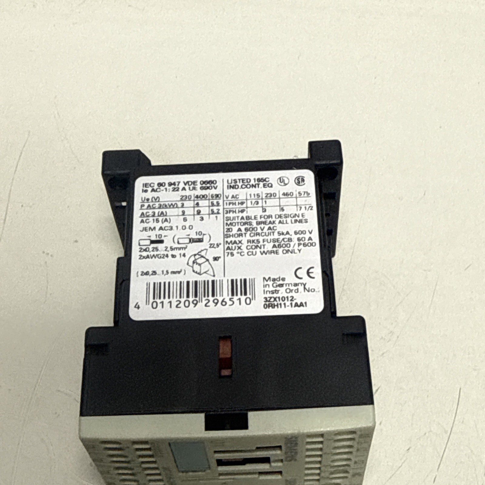 New SIEMENS 3RT1016-2BB42 3-Pole Contactor