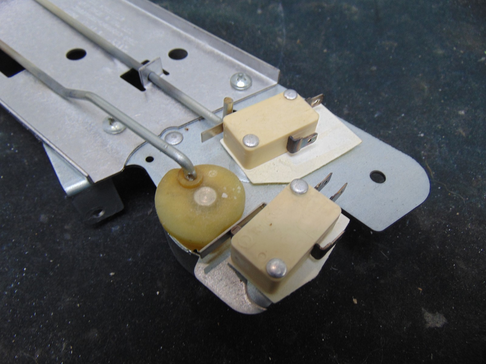 KitchenAid Electric Range KERS505XWH00 Latch Assembly WPW10471348