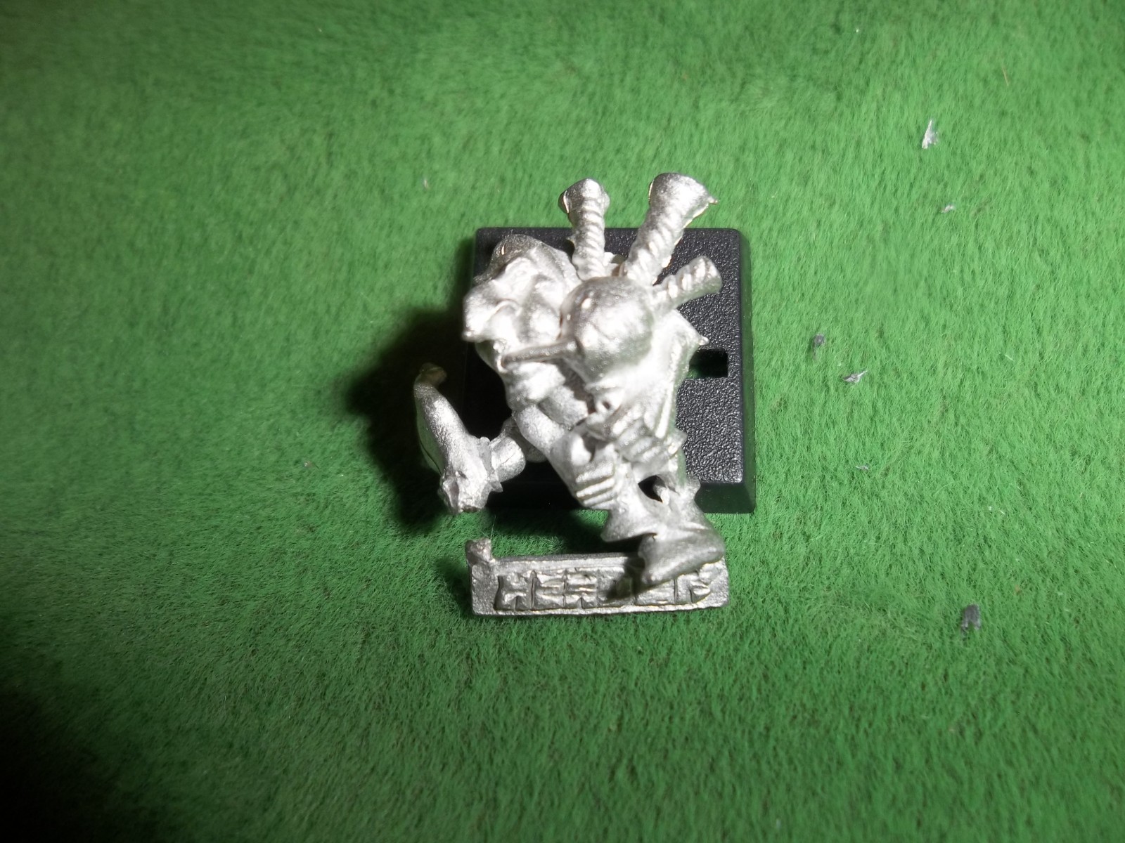 WARHAMMER NIGHT GOBLIN  WITH SQUIGPIPES