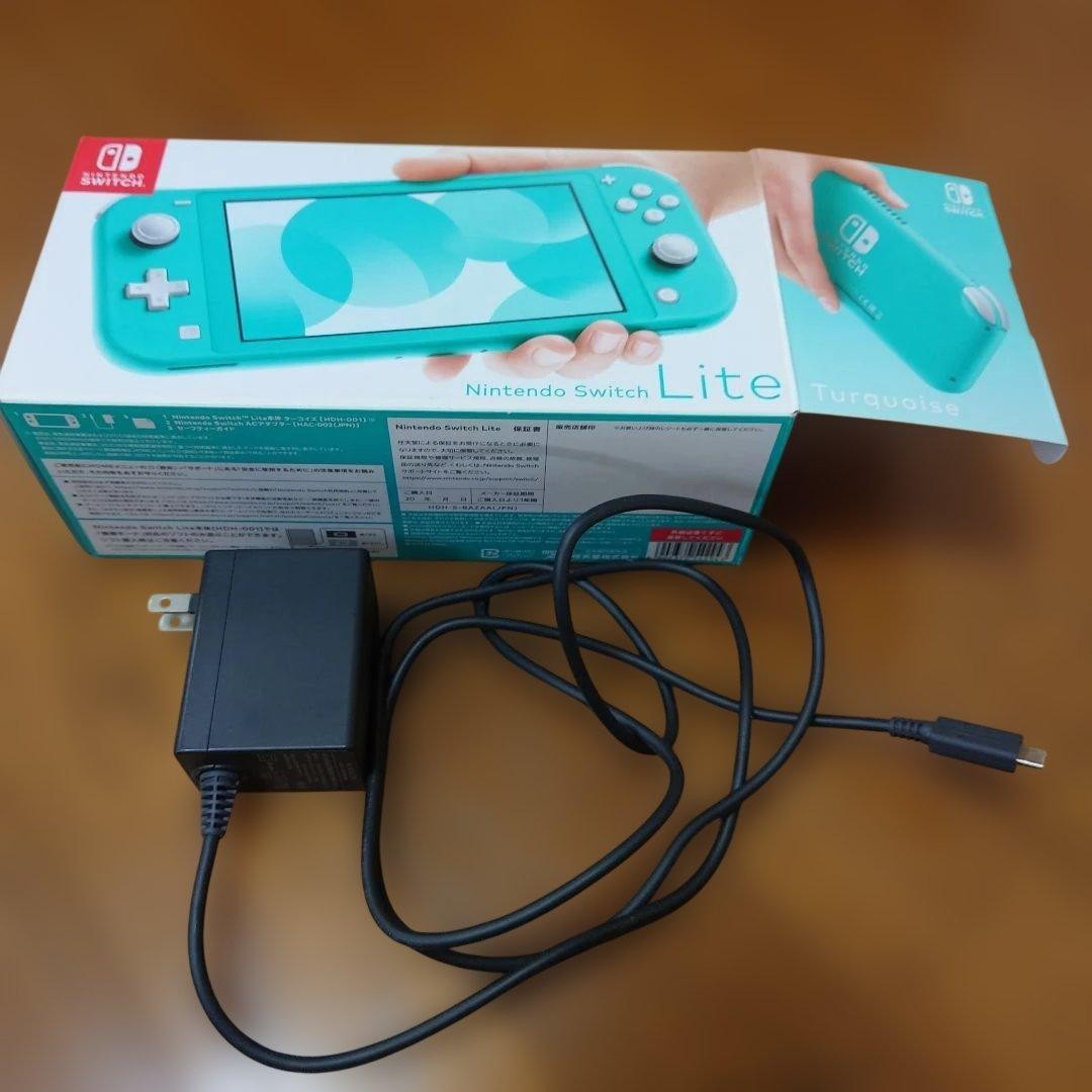 Excellent condition Nintendo Switch Lite Turquoise with Charger and Box