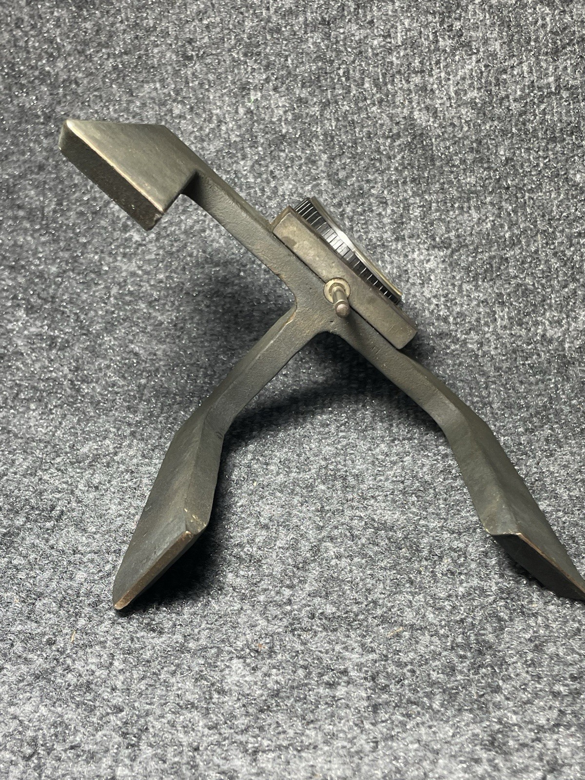 Mitutoyo No. 2416F Dial Indicator On Heavy Tripod Base (Note Rust)