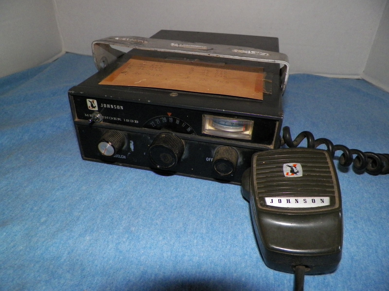Vintage Johnson Messenger 123B Mobile CB Radio 23Ch. Lights Up
