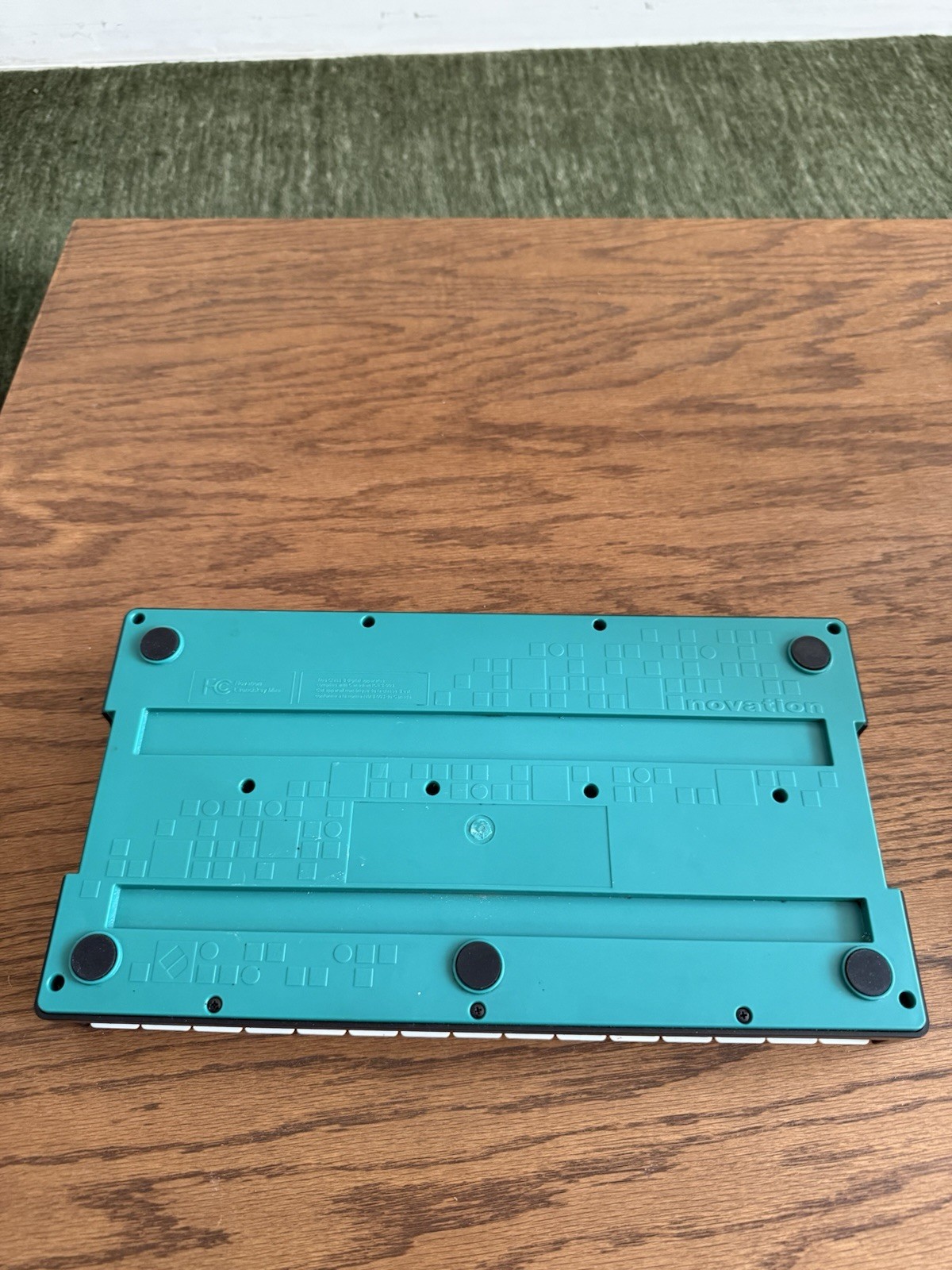 Novation Launchkey Mini 25-Key MIDI Keyboard Controller Pad Triggers Encoders