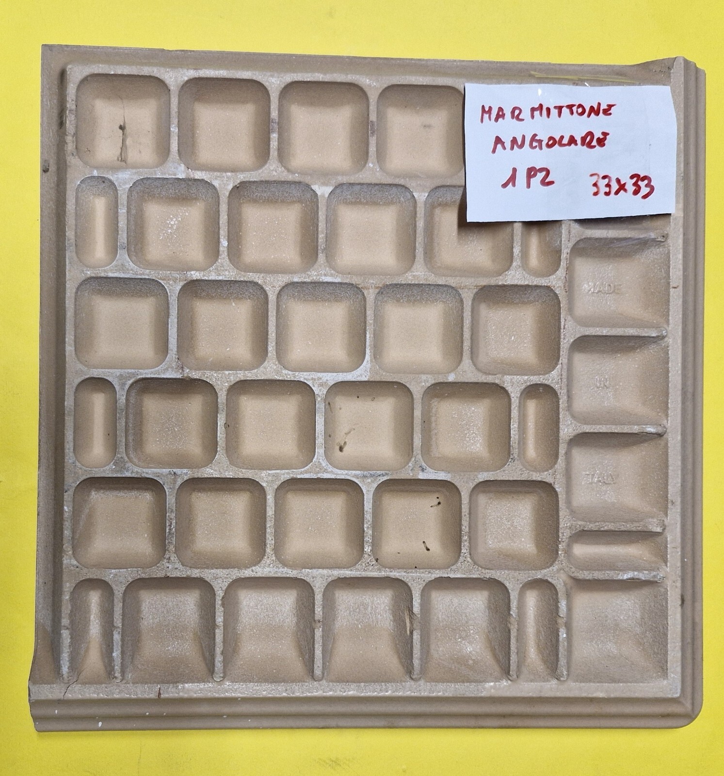 CORNER POT TERRACOTTA COLOR 33 X 33