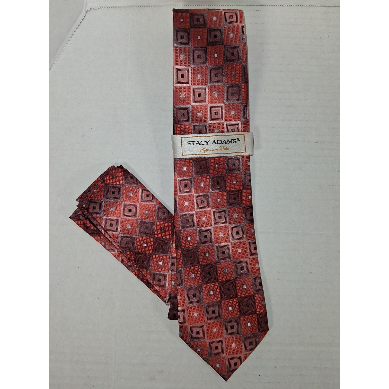 Stacy Adams Signature Gold Tie & Pocket Square Set Red Square Pattern