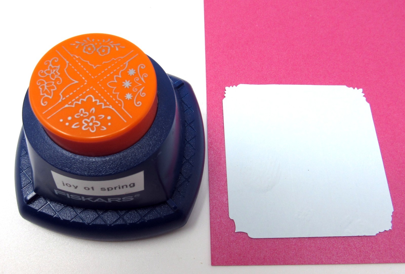 Fiskars 4-in-1 Combo Corner Punch & Emboss Joy of Spring