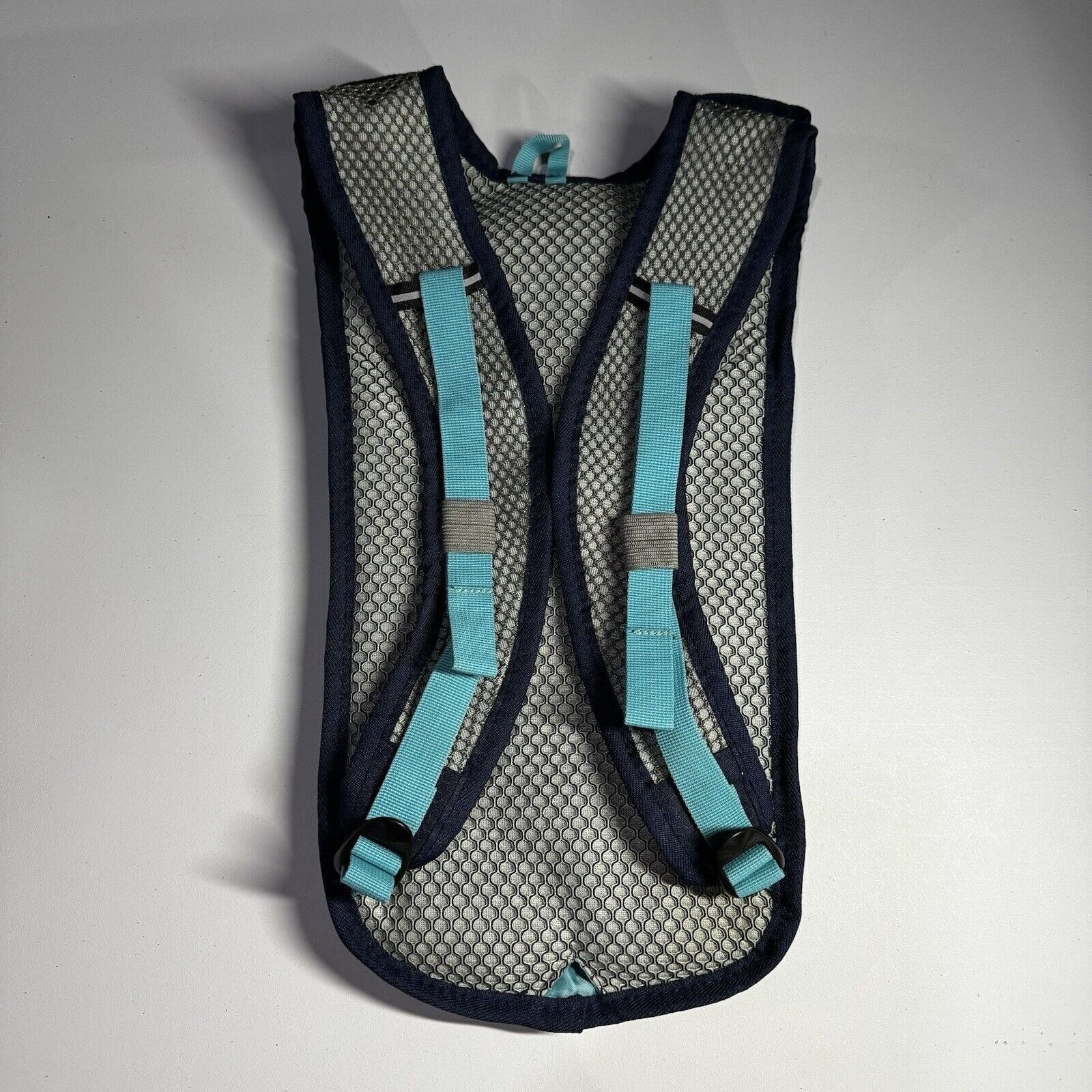 High Sierra Hydration Pack 2 Liter Backpack Hiking Outdoor