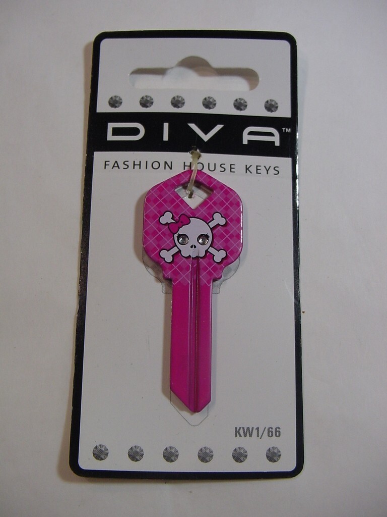 NEW - LOT OF 2 - DIVA FASHION HOUSE KEY BLANK KW1/66 - PINK SKULL & CROSSBONES