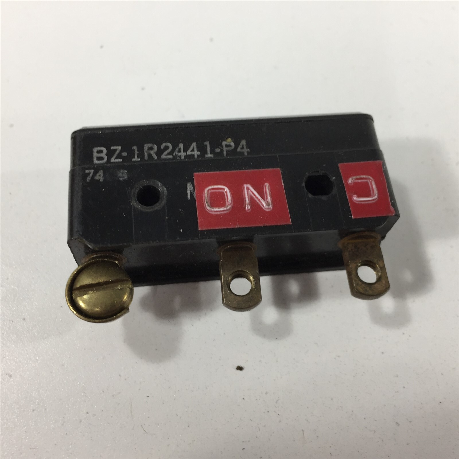 (1) Honeywell BZ-1R2441-P4 Microswitch