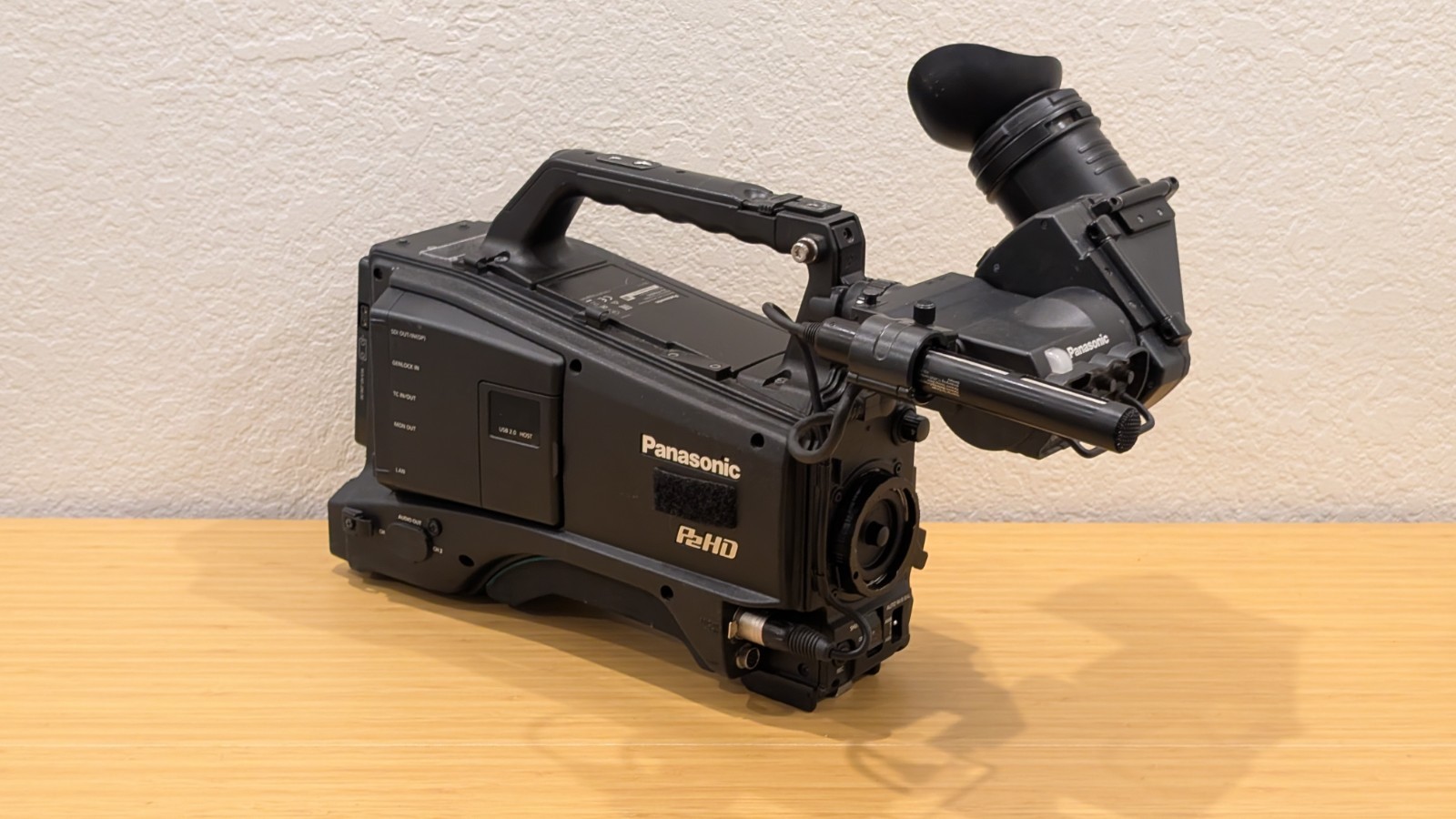 Panasonic AJ-PX800G 2/3" HD Camcorder (1593 Hours) w/ HD Viewfinder & Mic