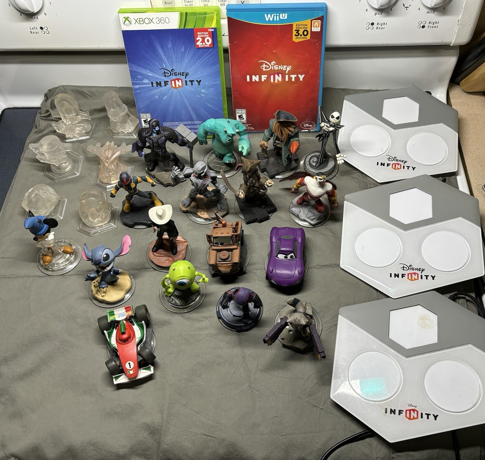 Disney Infinity 23 Figure Lot With Game And Bases