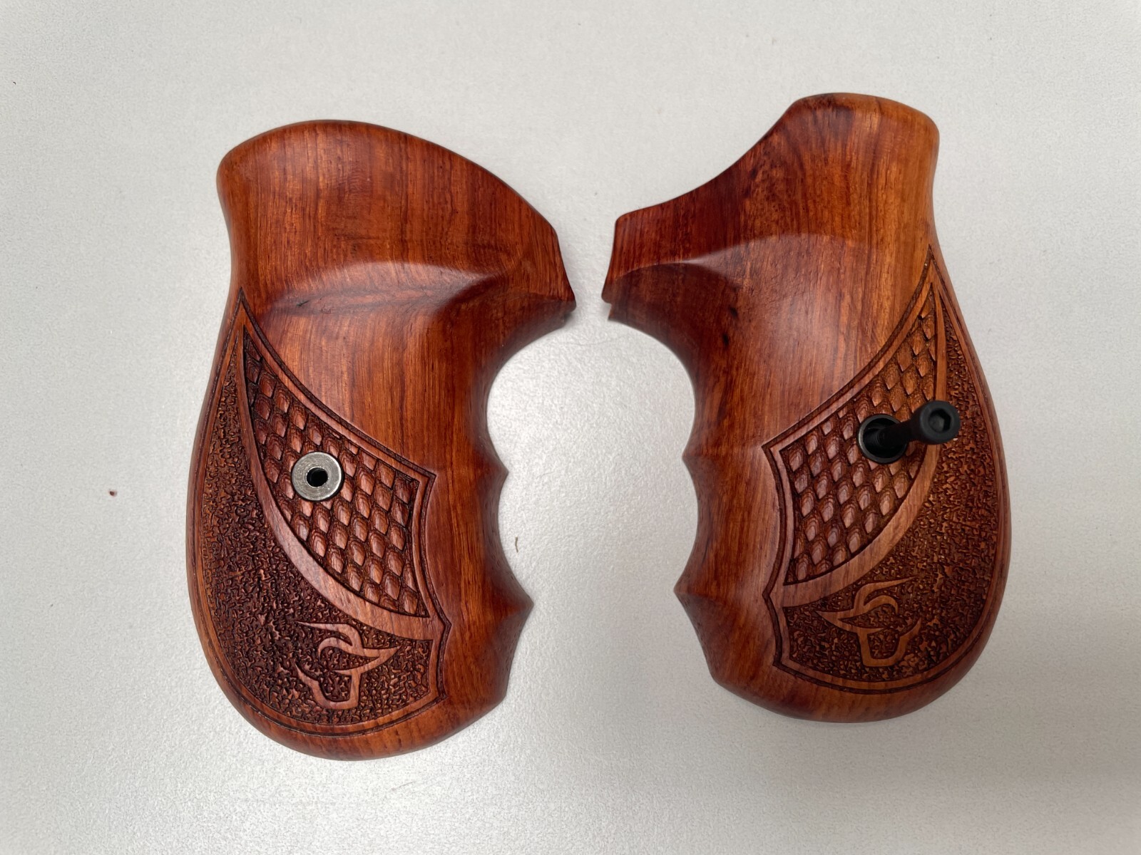 New wood Combat Grip for Taurus Small Frame M85 605 850 851 905 941.38 Special