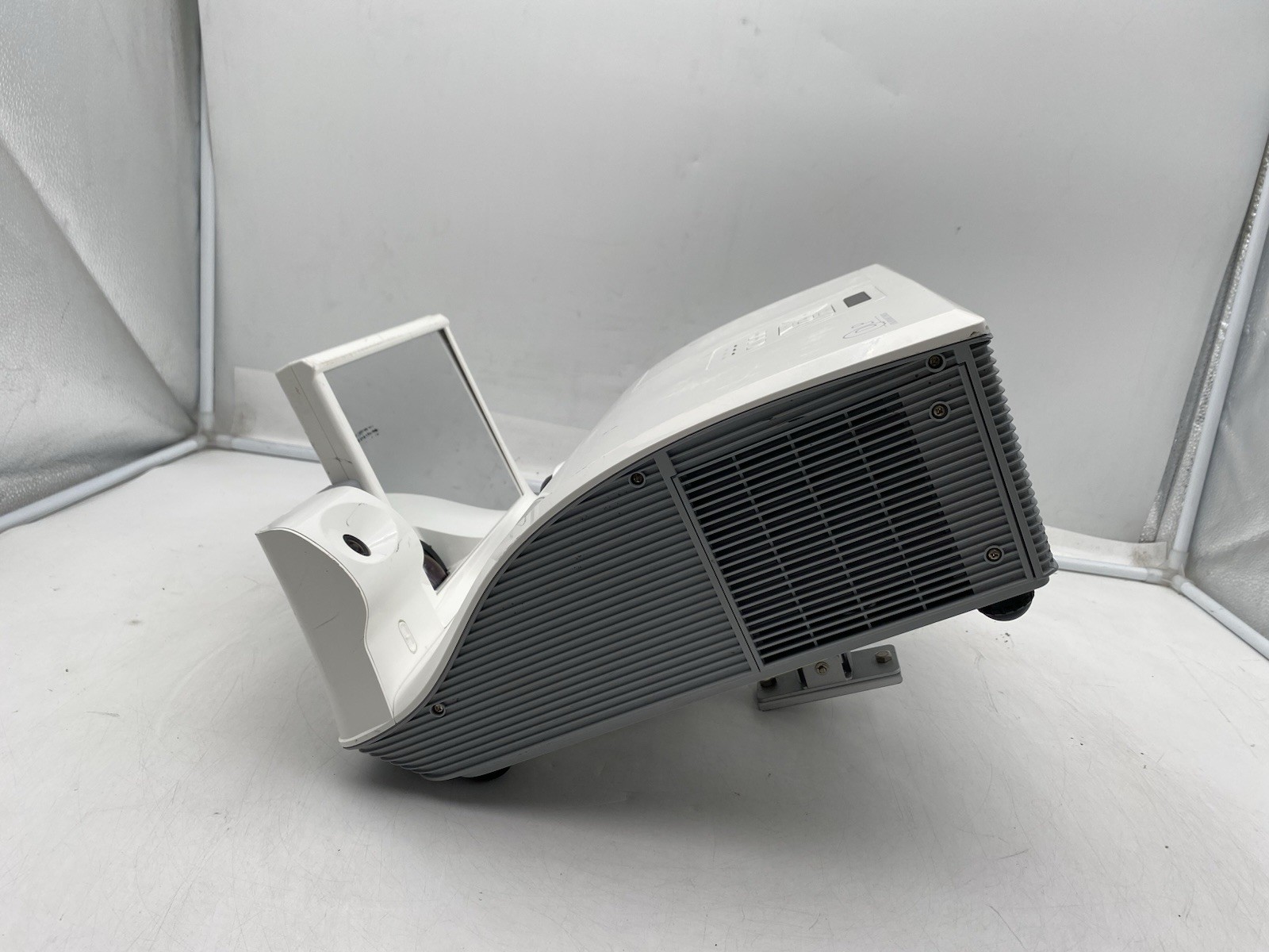 Mimio Mipro DLP UST Projector w/ Mount, (15 Lamp Hours)