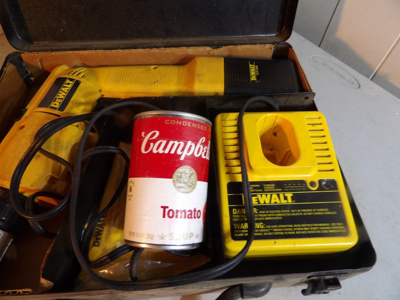12 Volt Dewalt Drill Kit ( will not charge ) parts