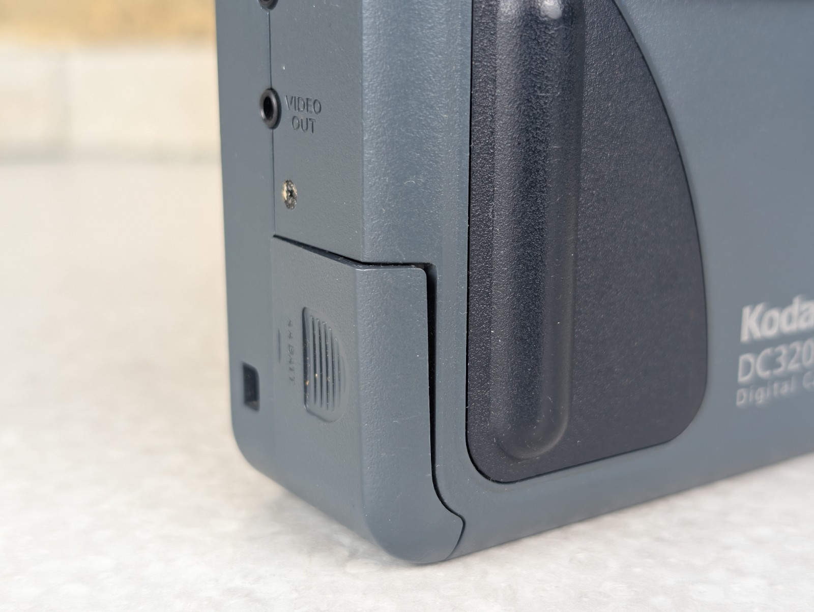 Kodak DC 3200 1.0MP Digital Camera With Case & MEMORY CARD