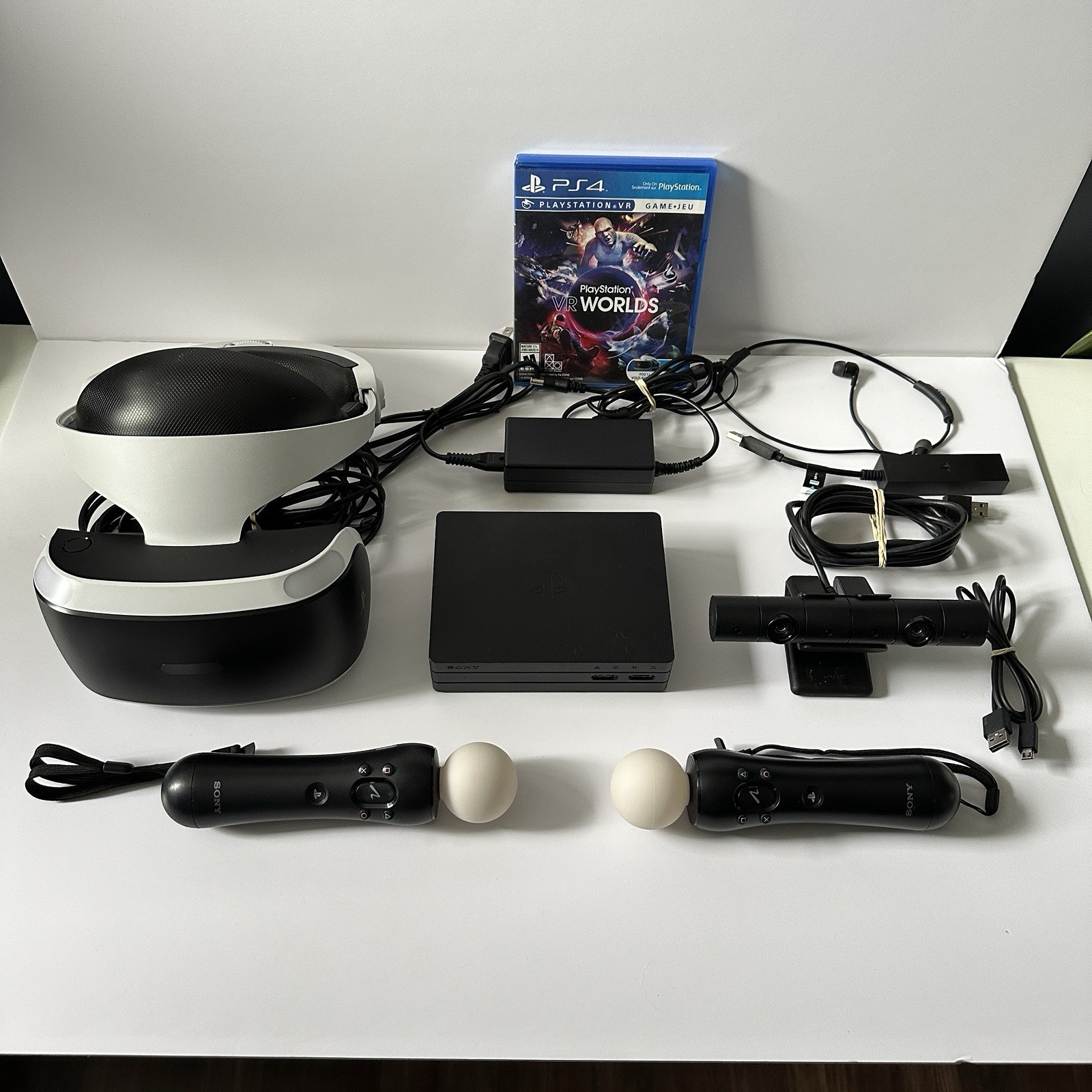 Sony PlayStation 4 PS VR Bundle VR1 1st Generation PS4 headset (CUH-ZVR2)