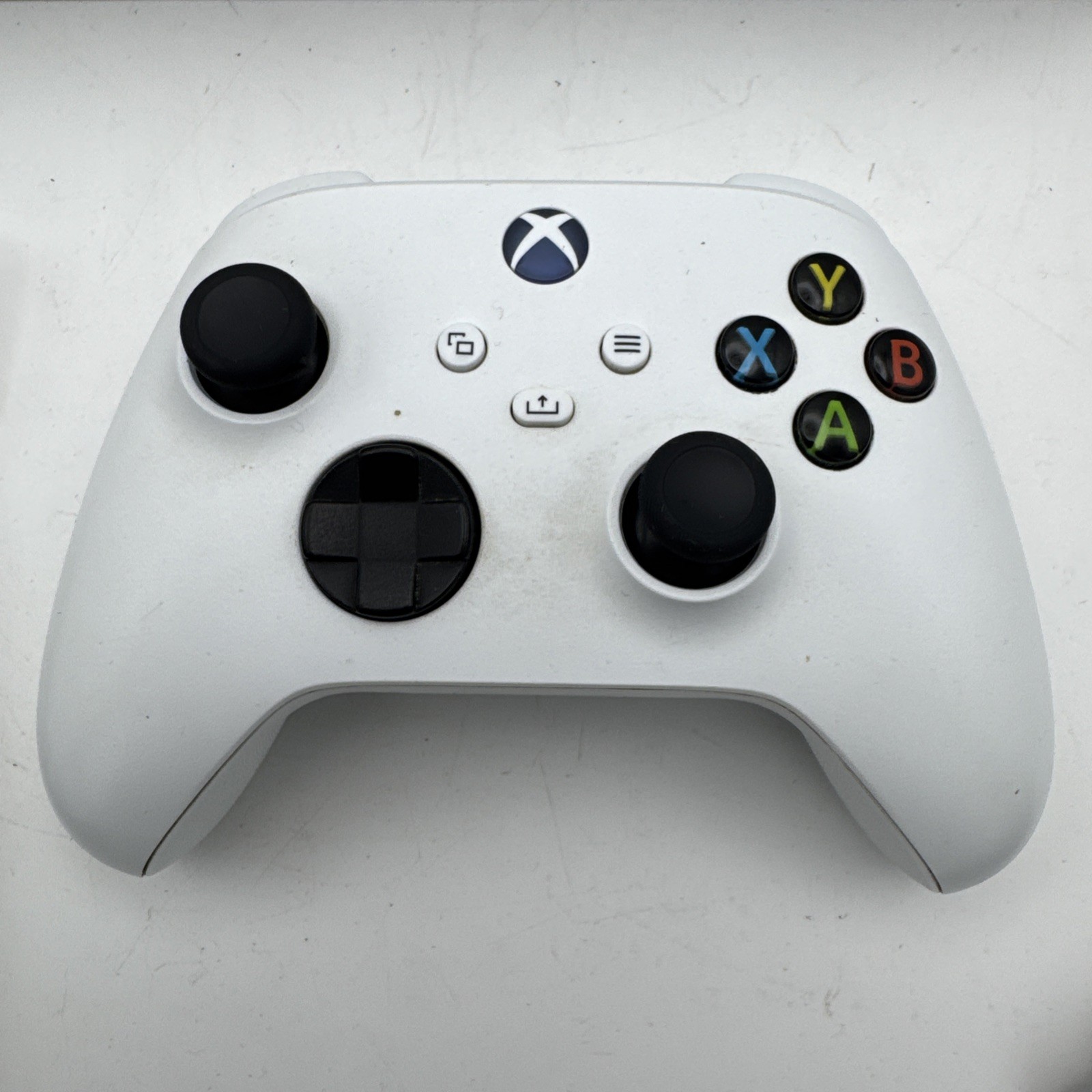 XBOX ONE S 1TB CONSOLE 1681 WITH 1 CONTROLLER & CABLES - TESTED (WBP018149)